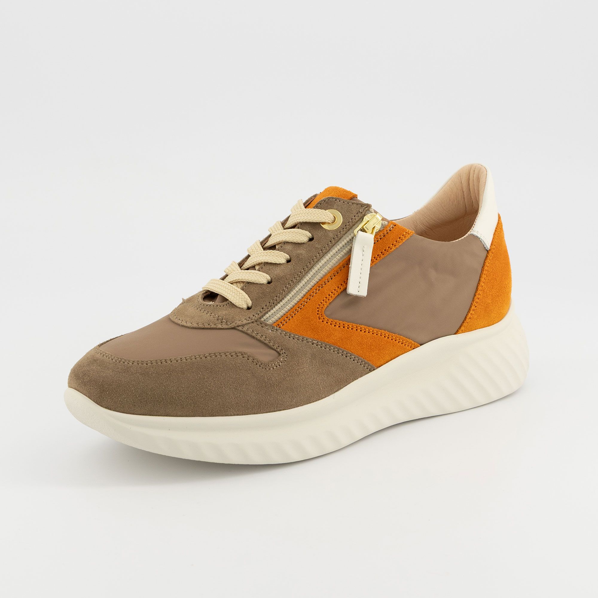 Soffice Sogno
Sneaker in pelle
scamosciata con
suola 5 cm