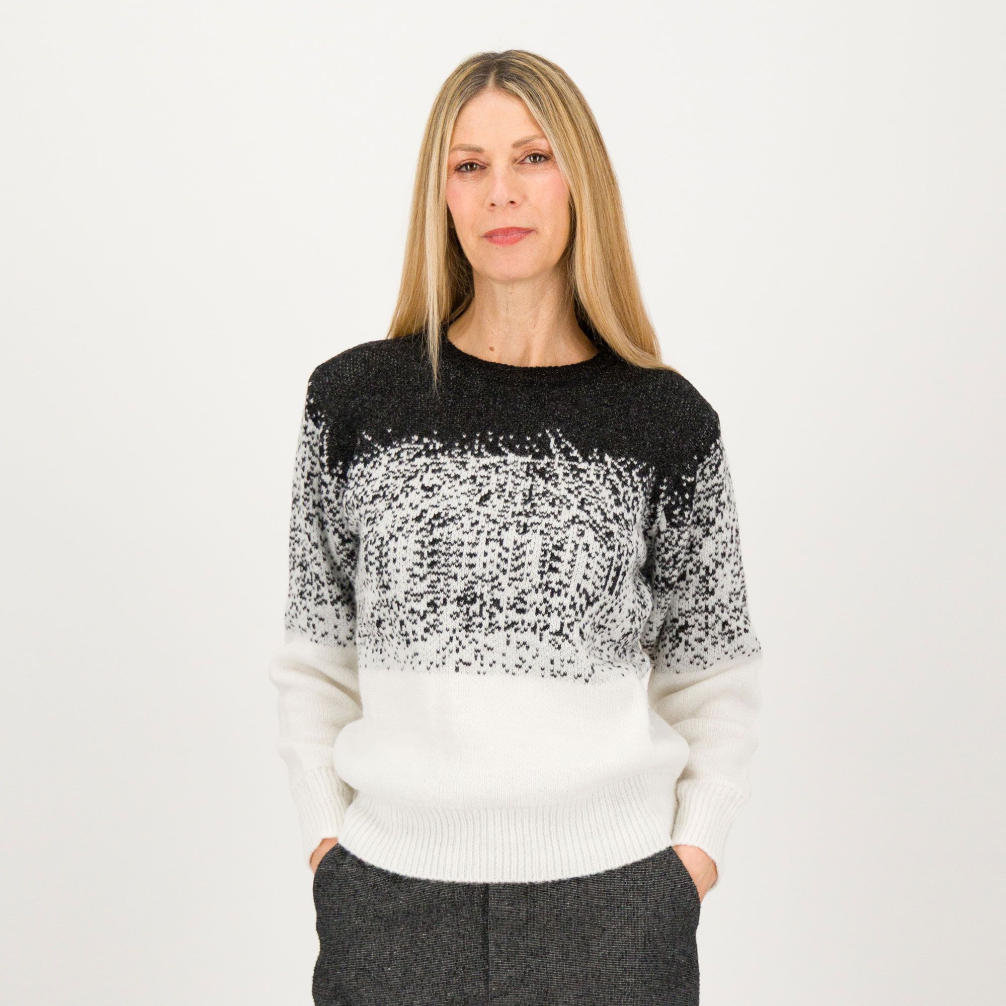 Risskio
Maglia scollo
tondo con fantasia
degradé