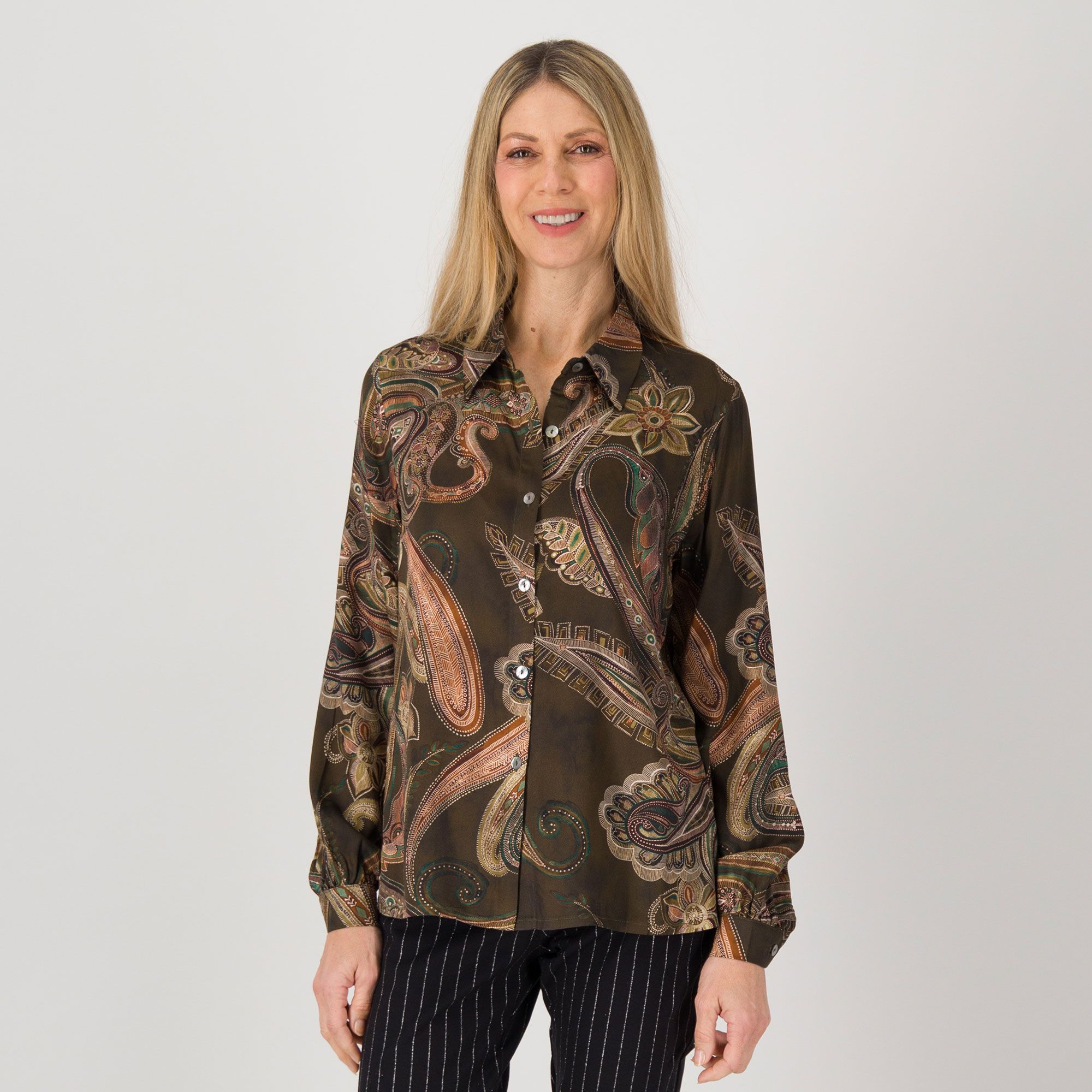 Officina della Moda
Camicia fantasia
in raso di viscosa