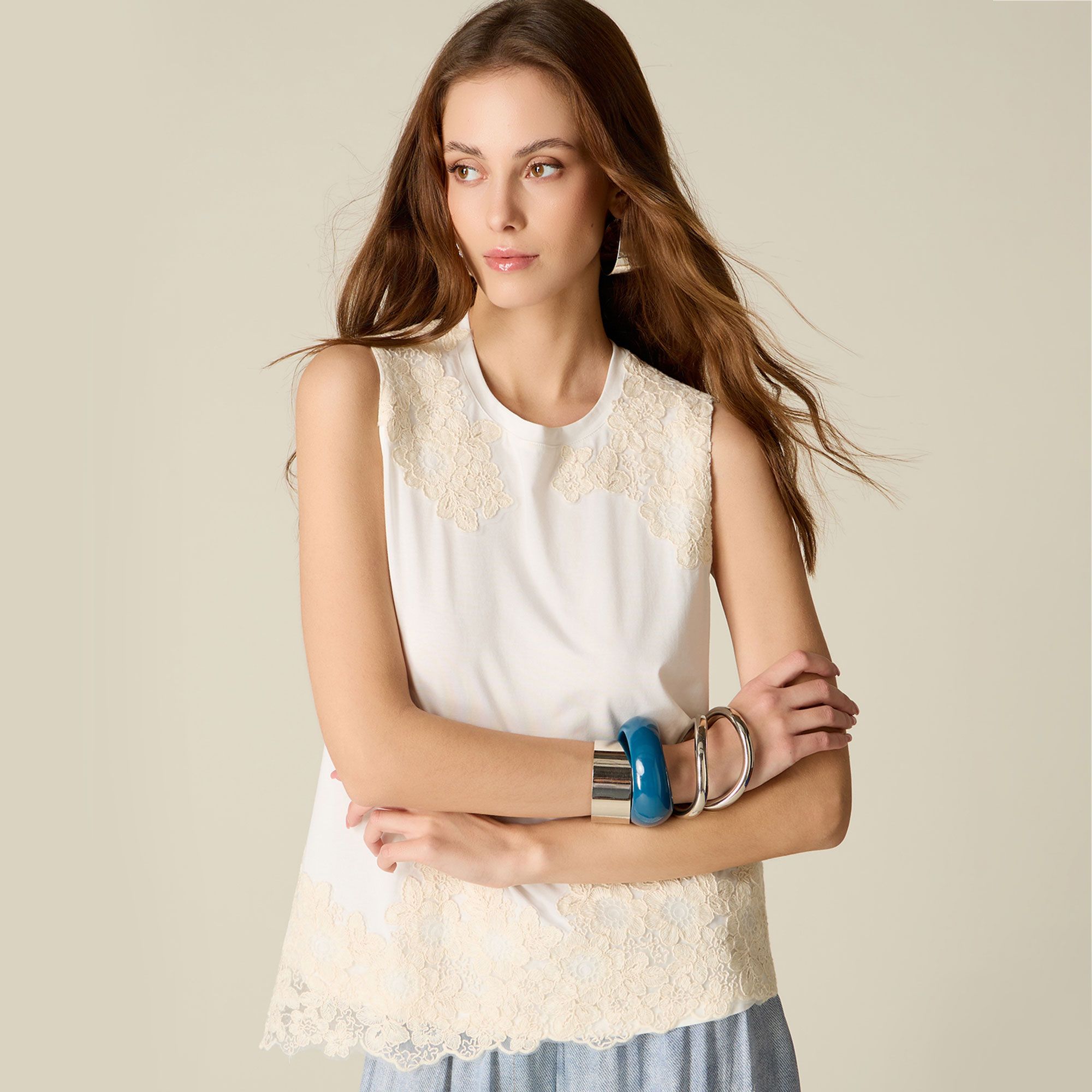 Oltre
Top smanicato
in jersey misto
cotone e modal