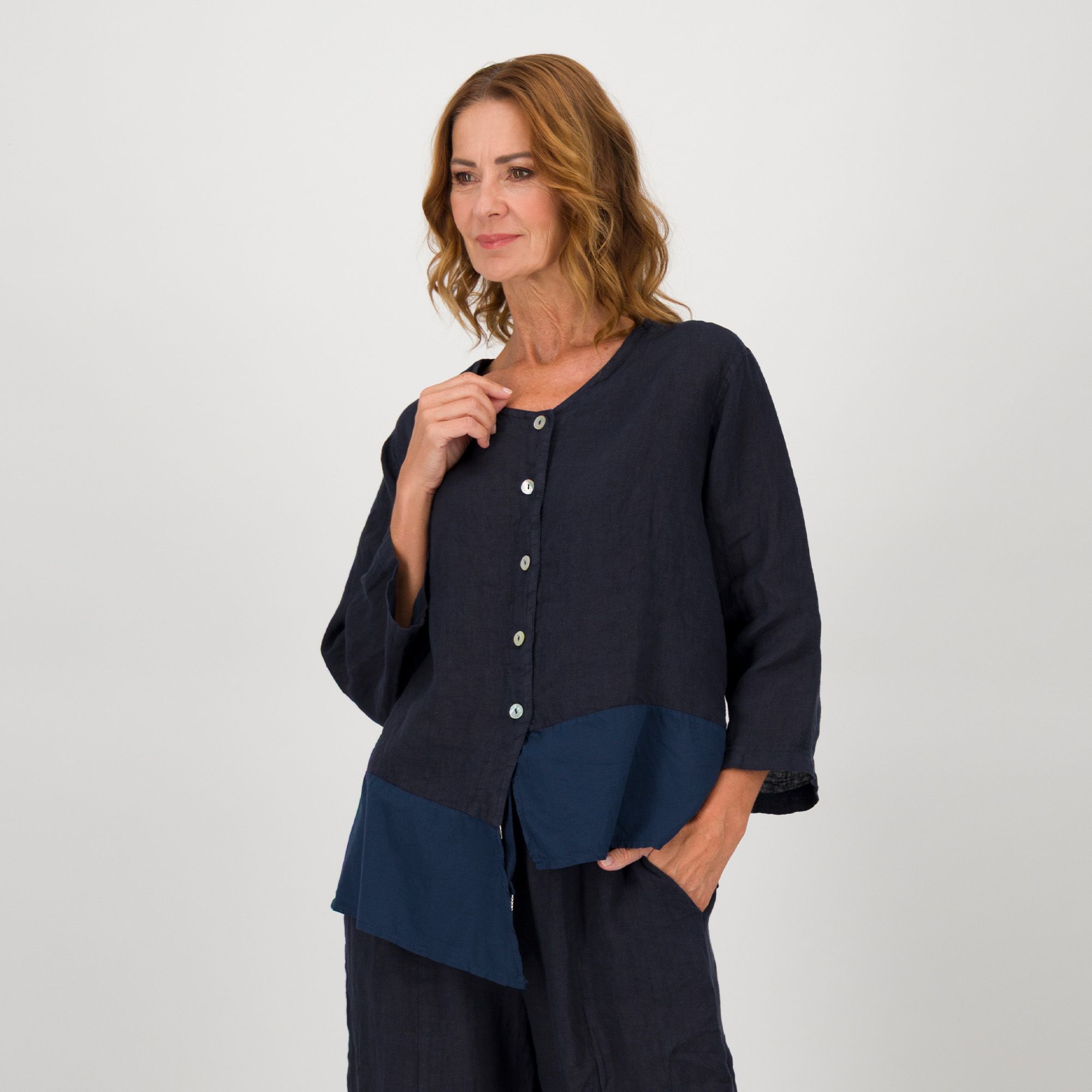 Lucrezia Sciortino Camicia senza collo in lino e cotone con bottoni