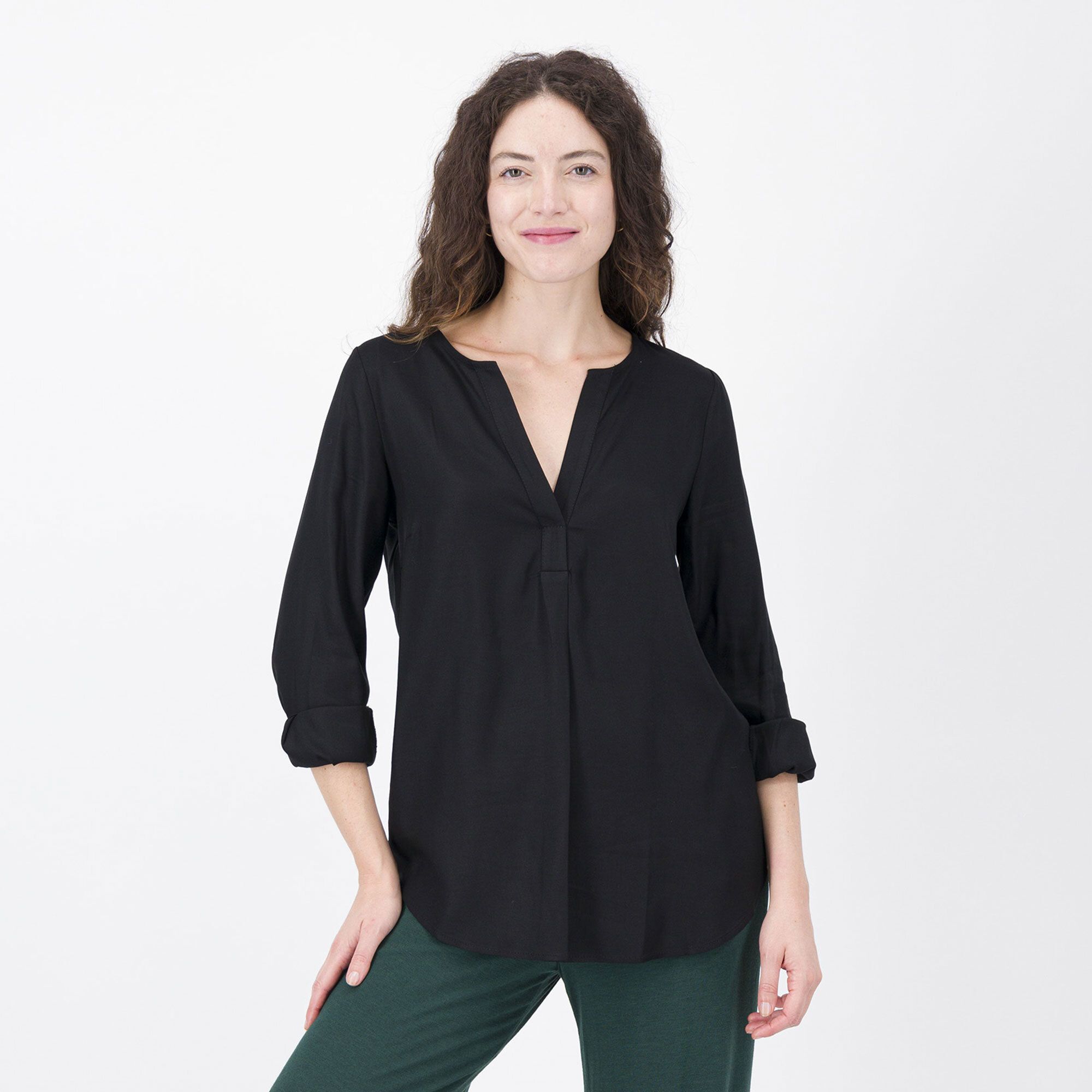 Image of Caterina Lancini Blusa in twill di viscosa con scollo tunisienne061