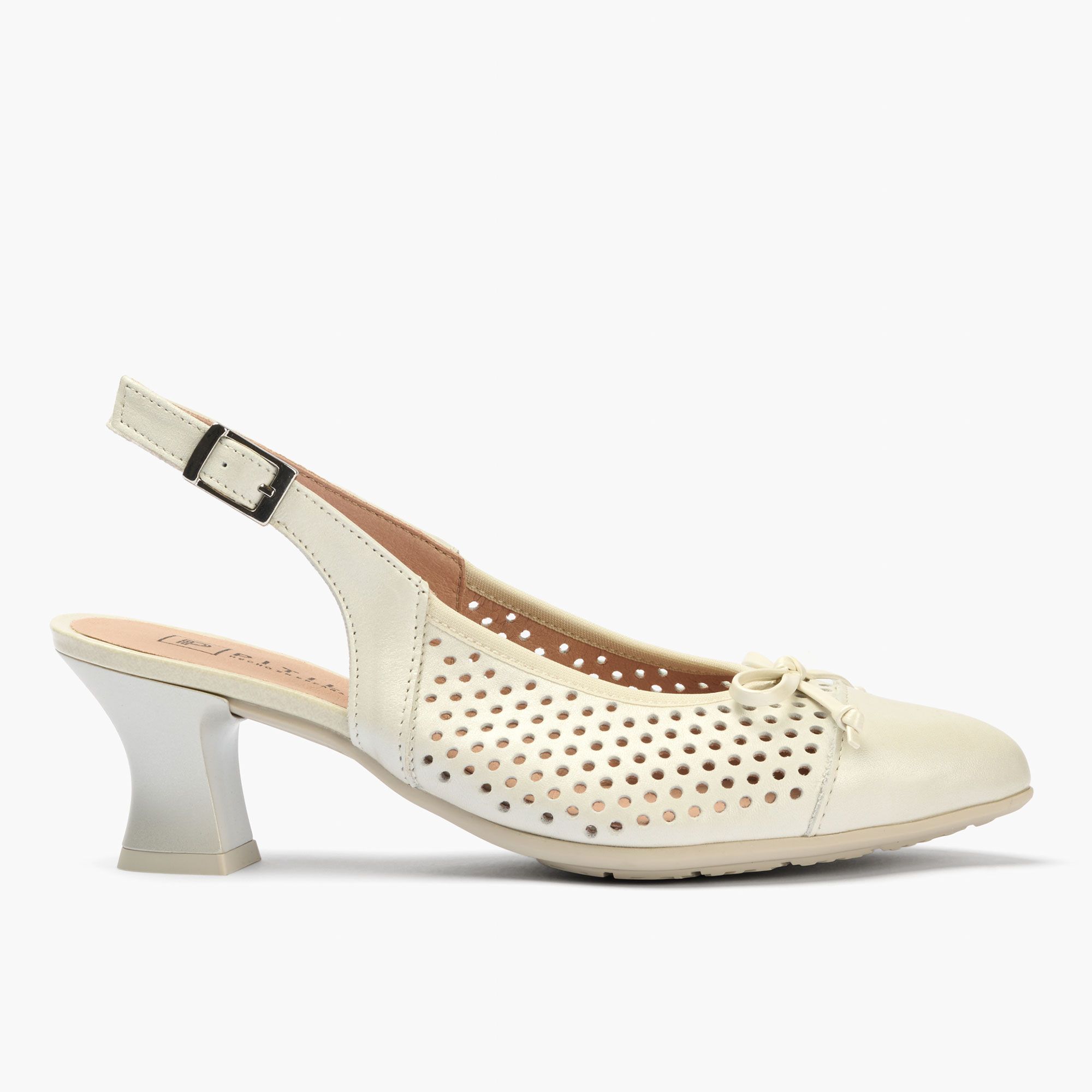 Pitillos
Slingback in pelle
traforata con fiocco
e tacco 5 cm