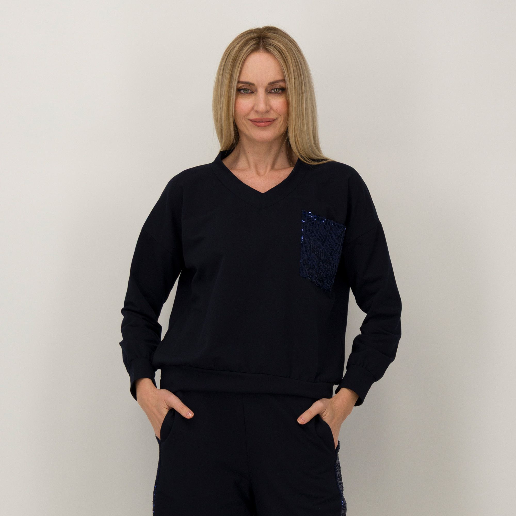 L'Una
Felpa scollo a V
in cotone