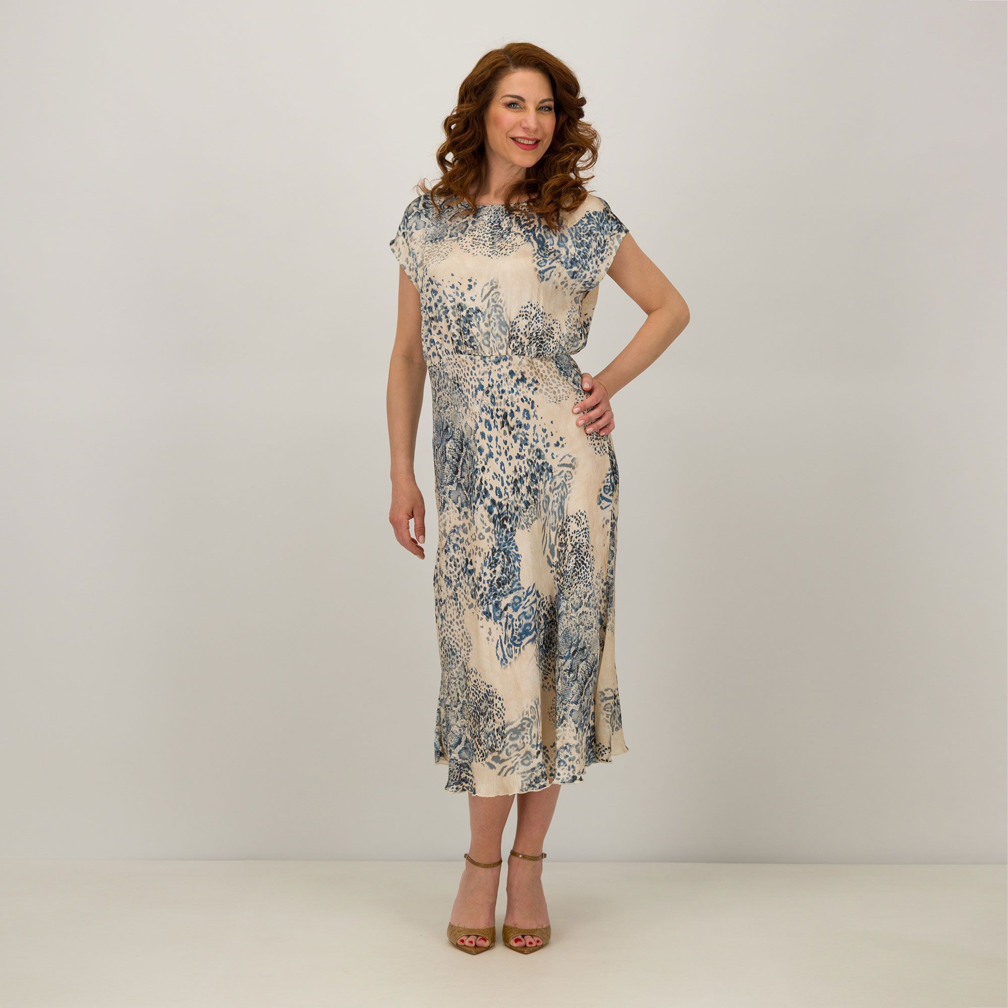 M’ama
Abito midi
fantasia satin
a maniche corte