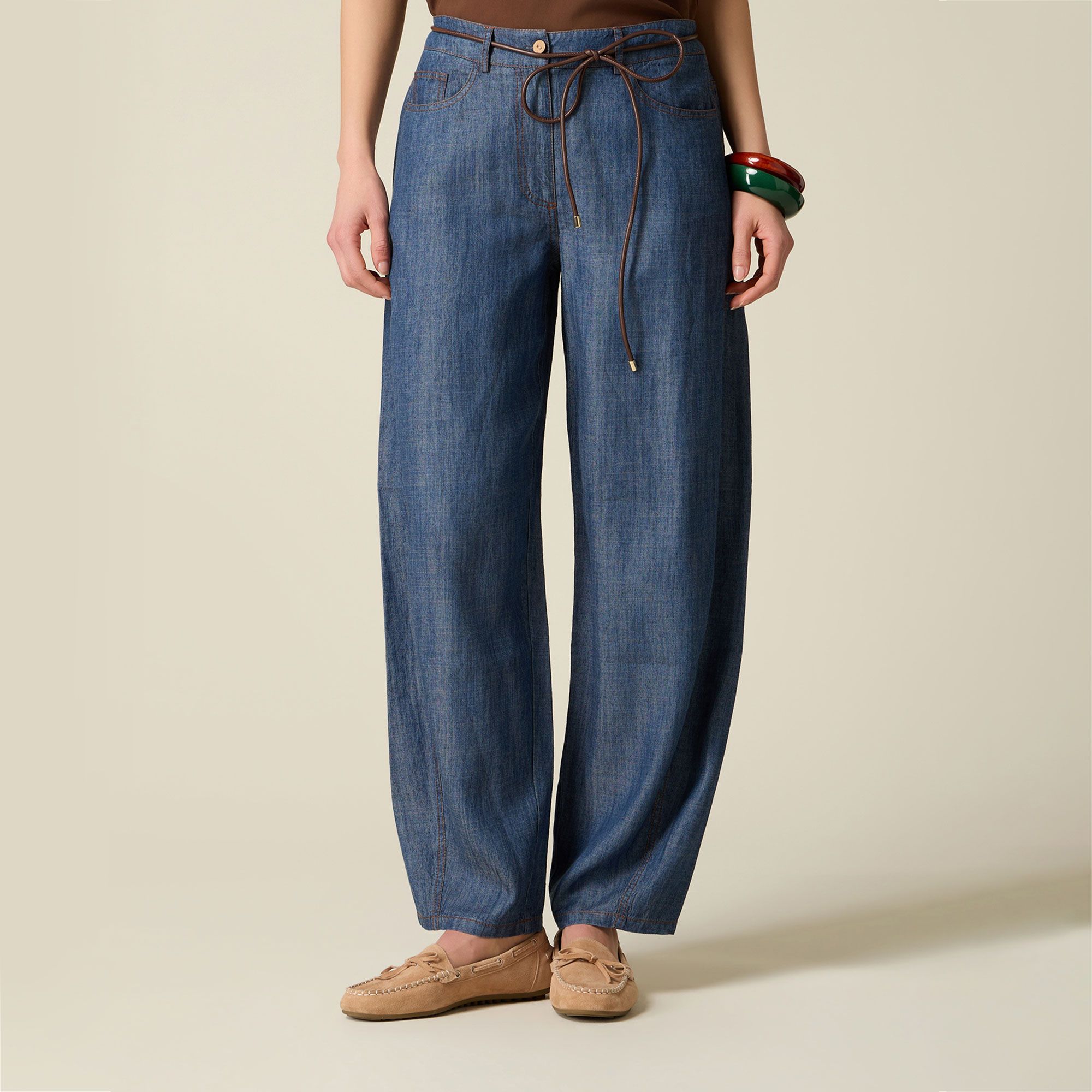 Oltre
Pantaloni barrell
con elastico