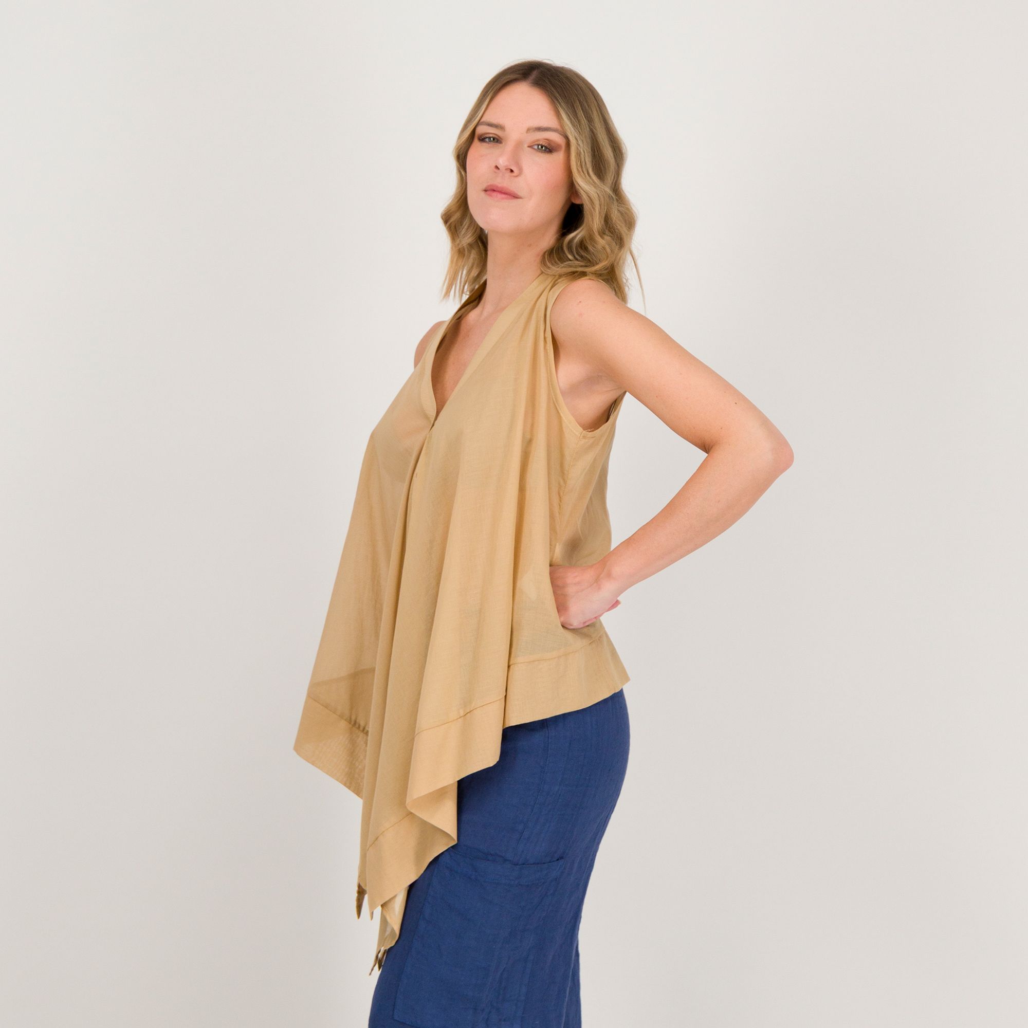 Rebeka Ross Camicia smanicata in cotone con orlo asimmetrico
