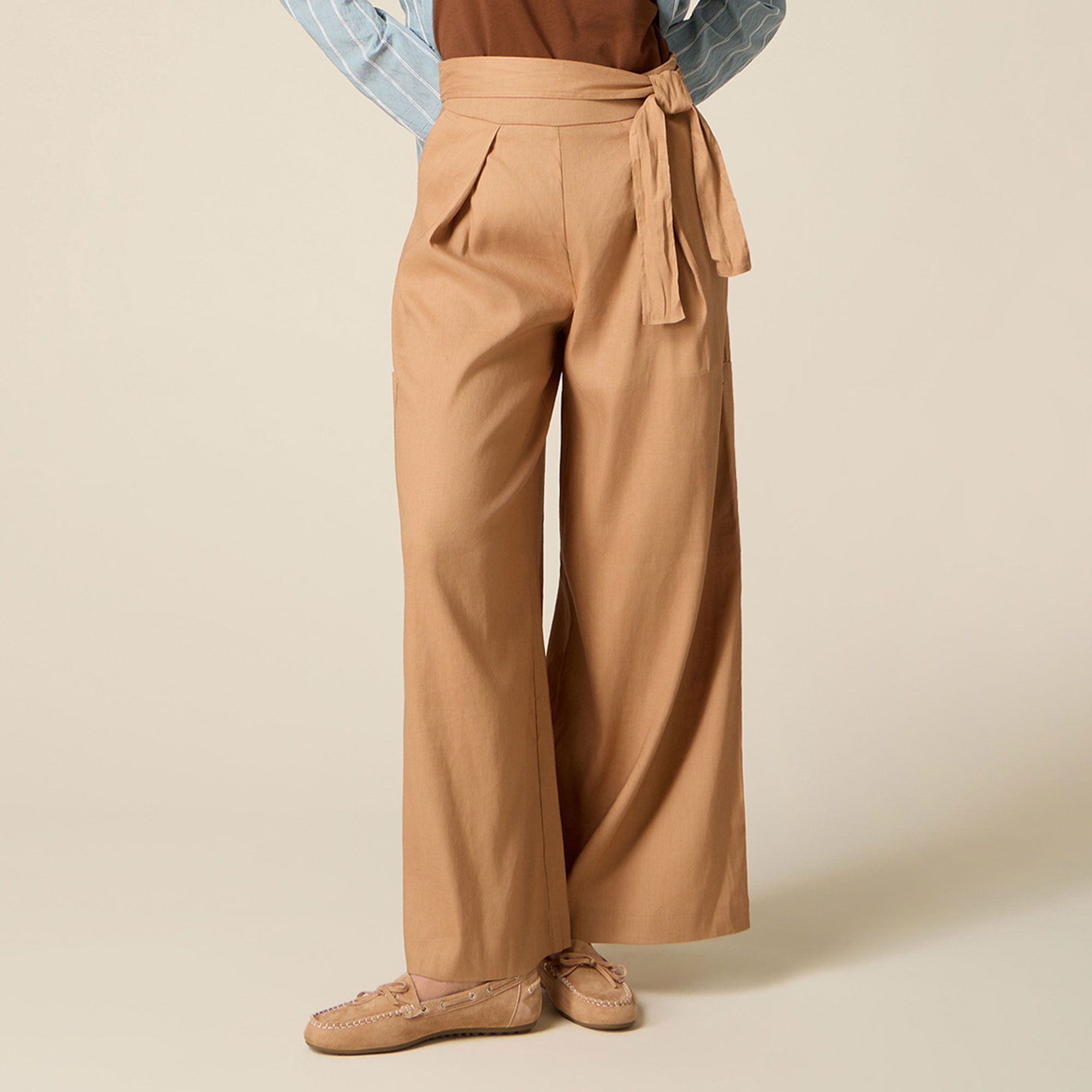 Oltre
Pantaloni cargo
con tasche