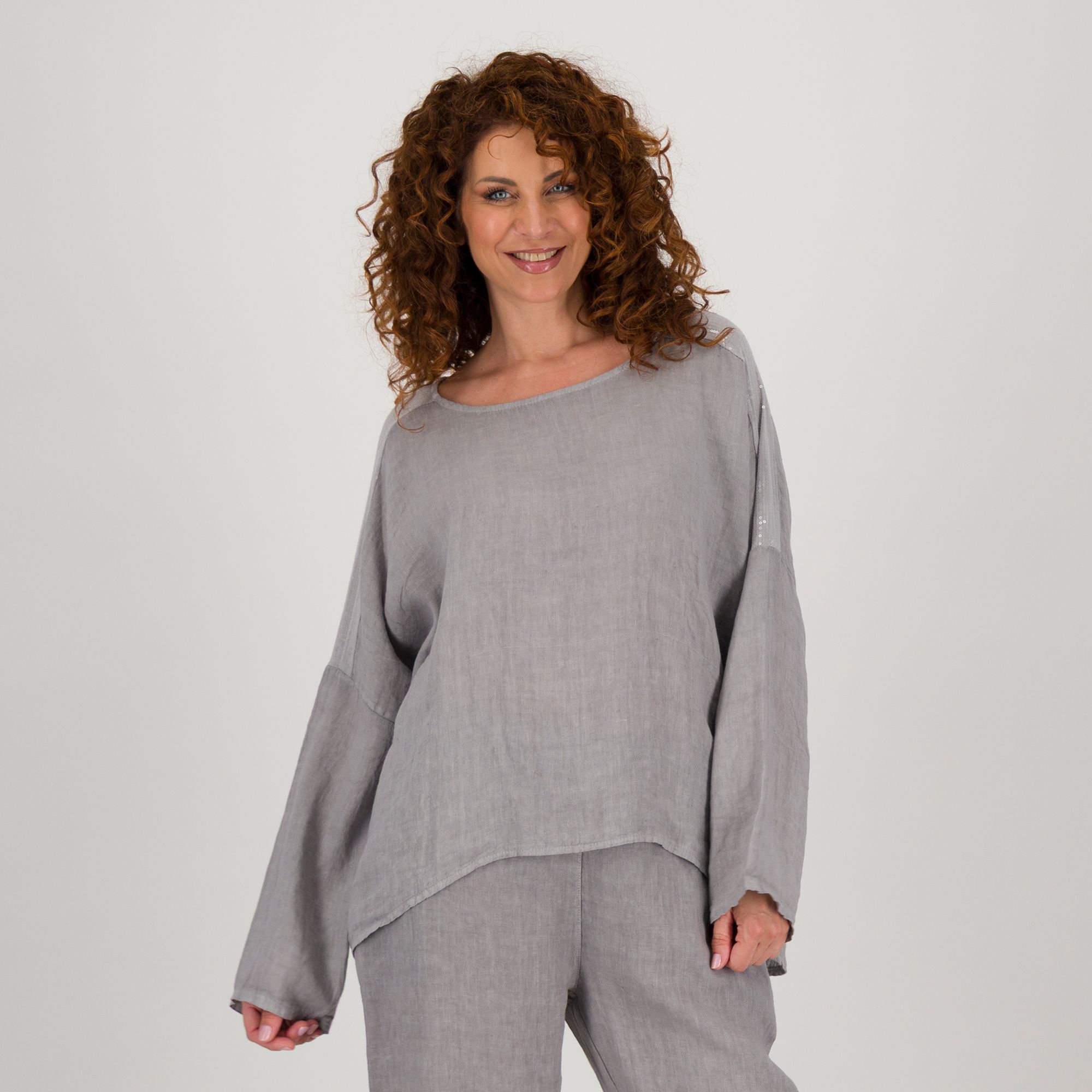 L'Una Blusa in lino e paillettes con scollo ampio