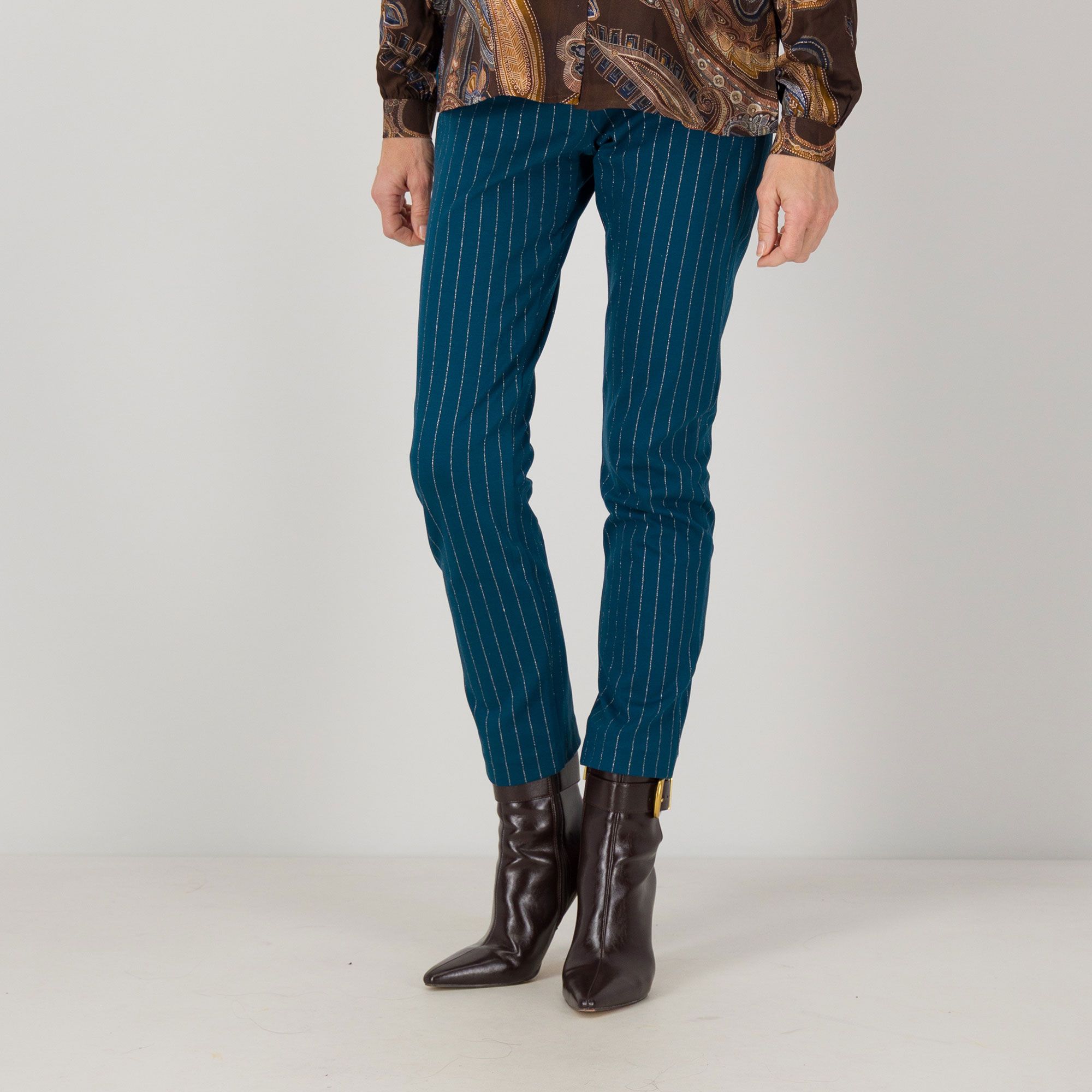 Officina della Moda
Pantaloni gessati
con lamé