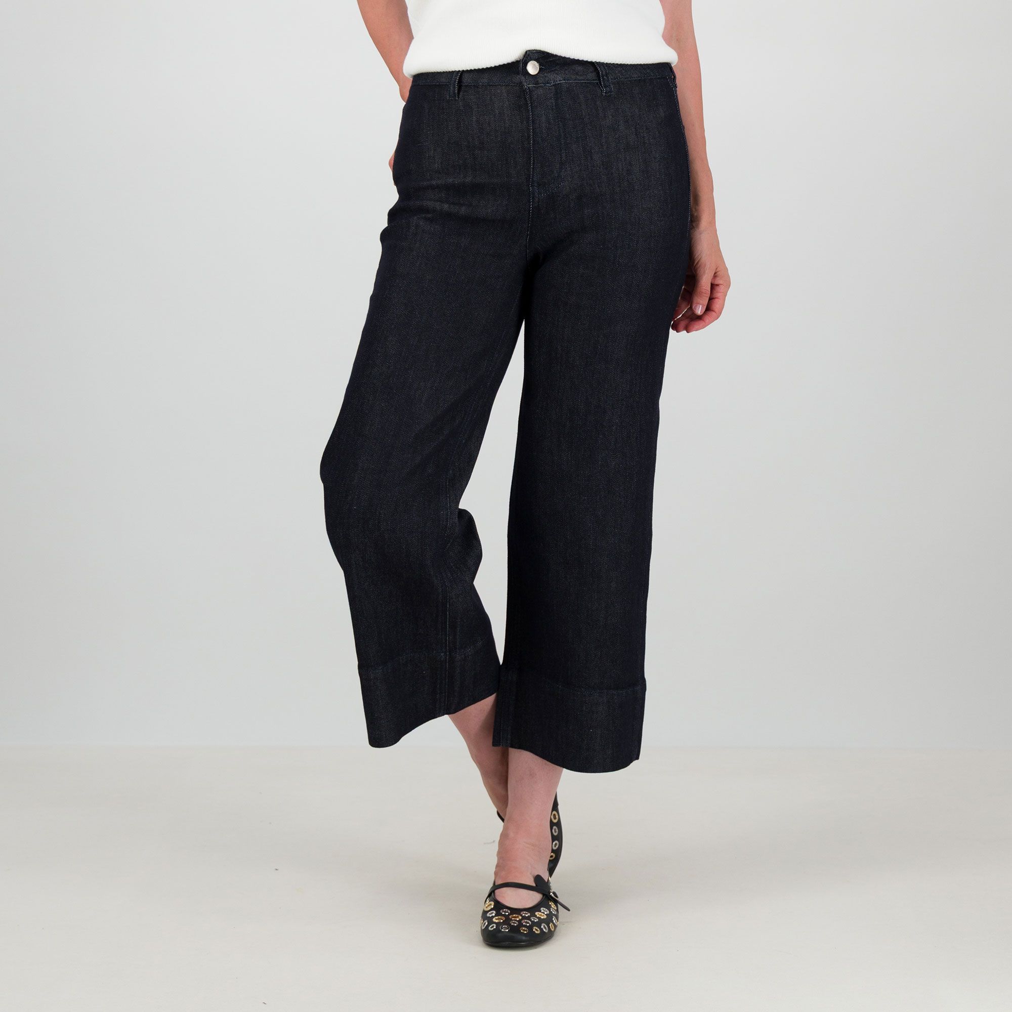 ELLE
Jeans cropped
a gamba larga
elasticizzati