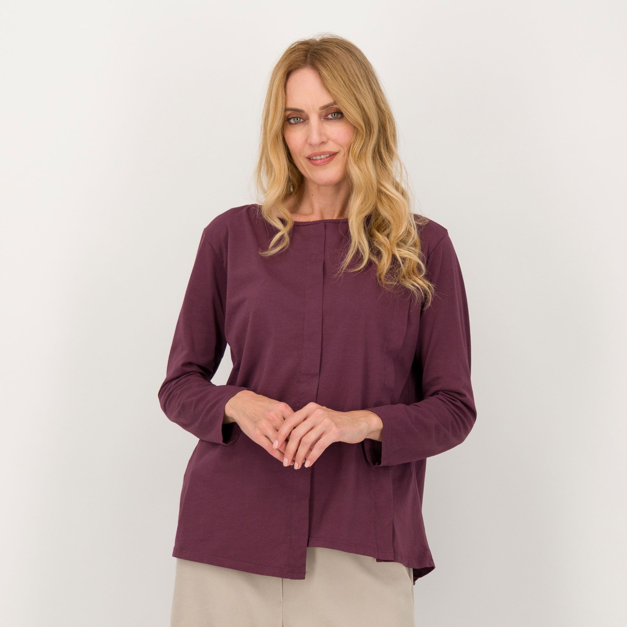 Lucrezia Sciortino
Maglietta asimmetrica
in cotone
a manica lunga