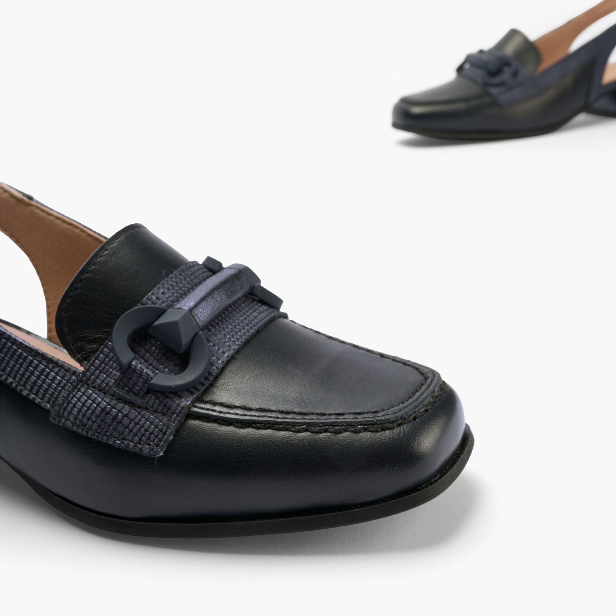 Pitillos Slingback in pelle con cinturino alla caviglia e tacco 3 cm