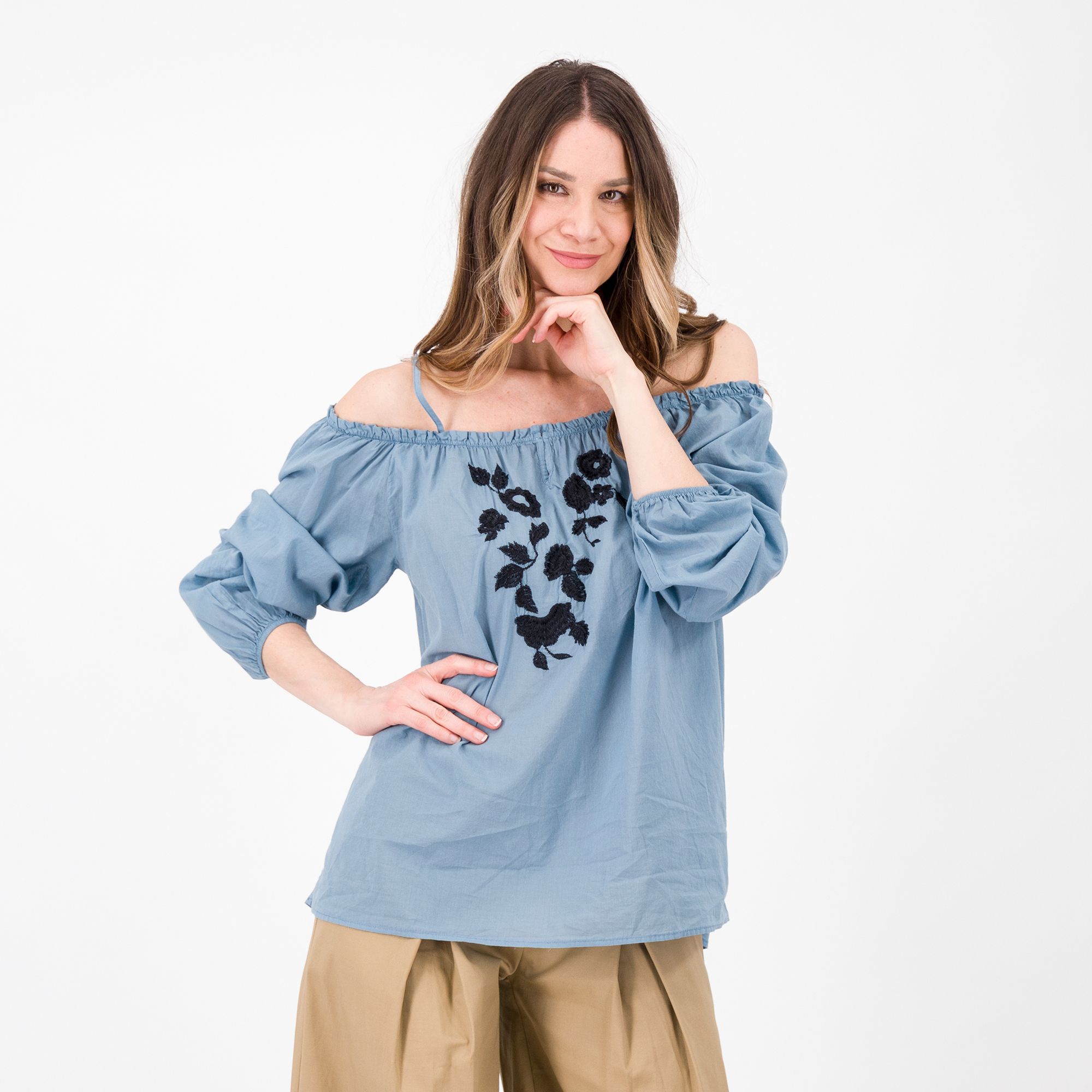 Image of Mood Atelier Blusa con spalle scoperte e ricamo061