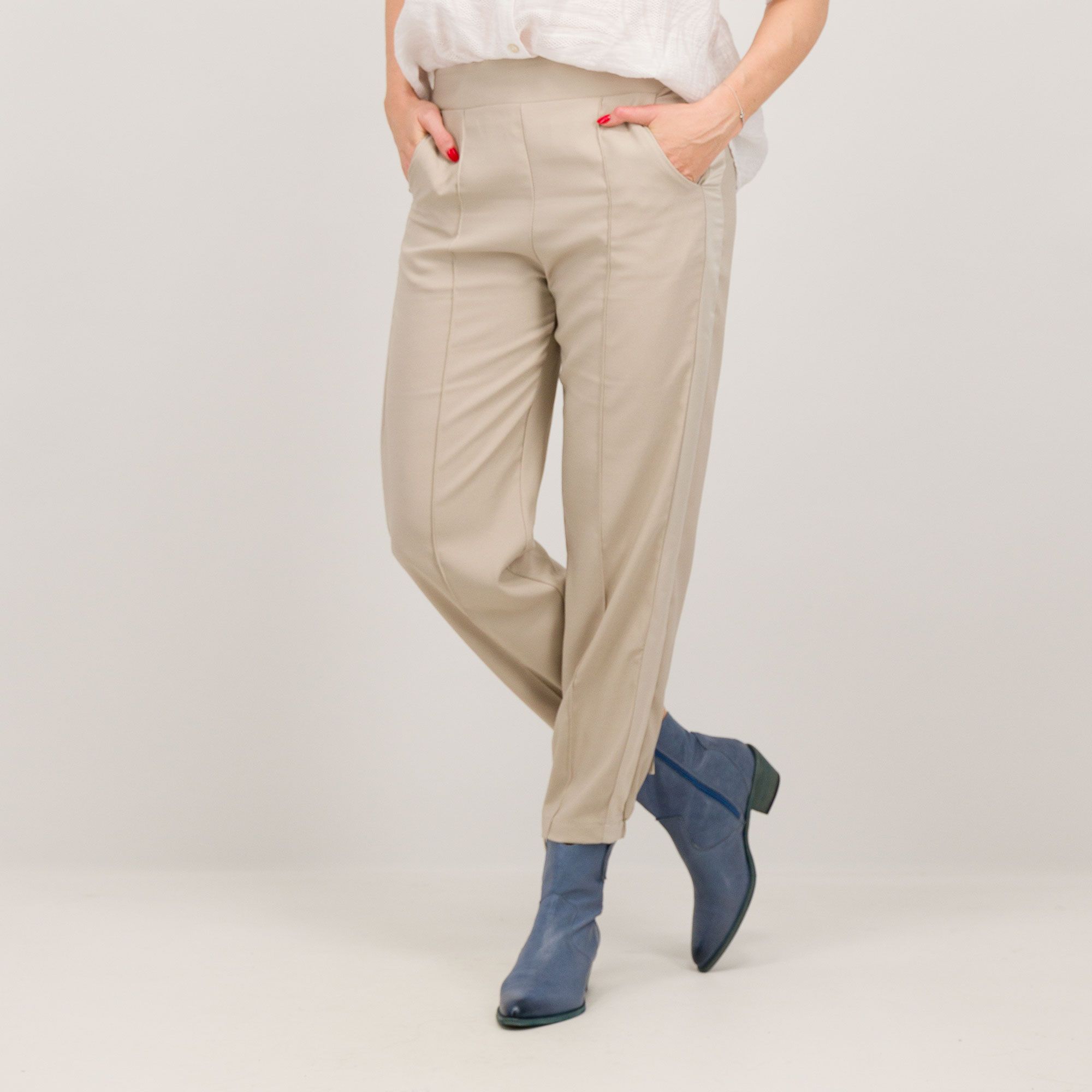 Image of EVA Franco Ciambella Pantaloni in envers satin con elastico in vita061