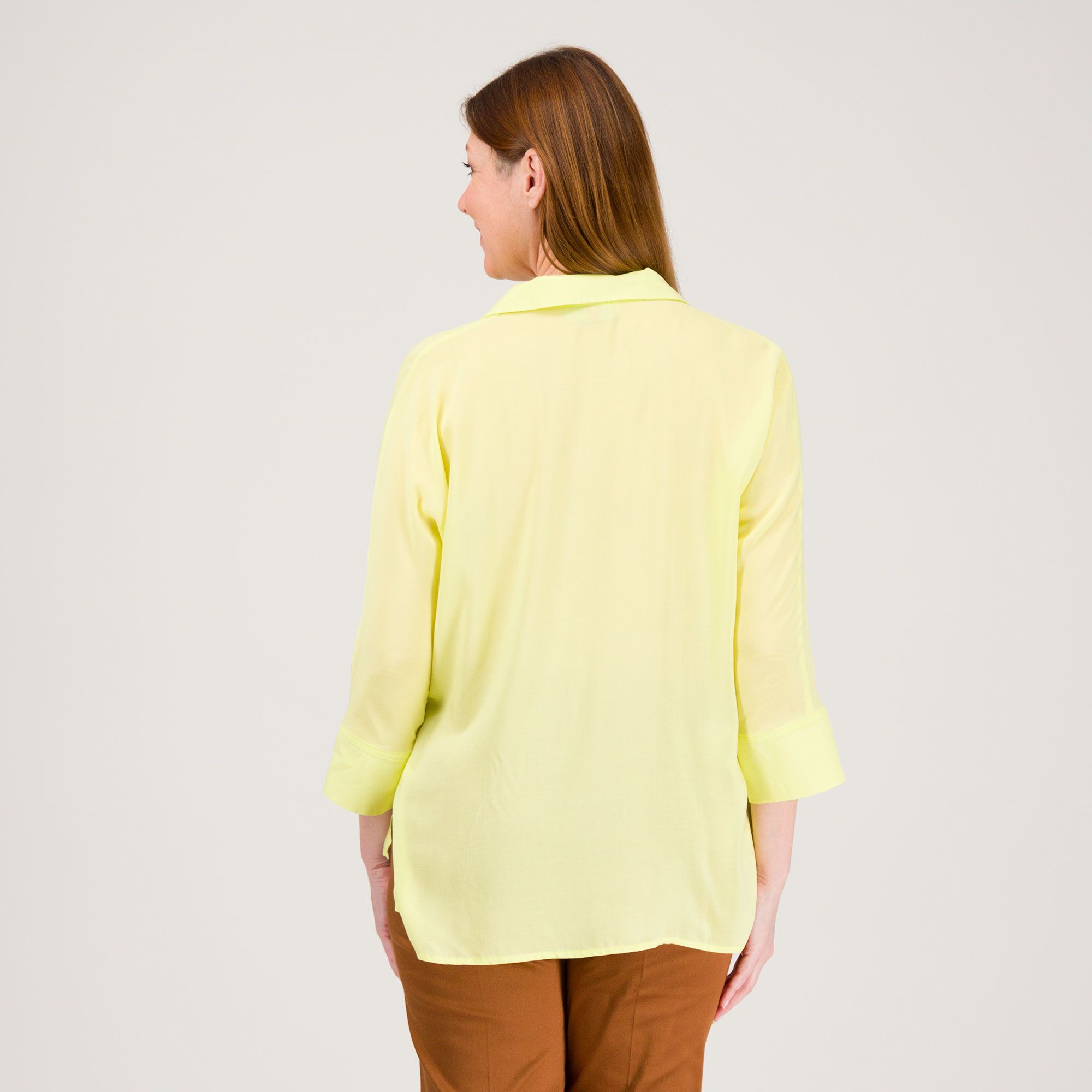 Image of Extesa Blusa in voile di viscosa con scollo a V061