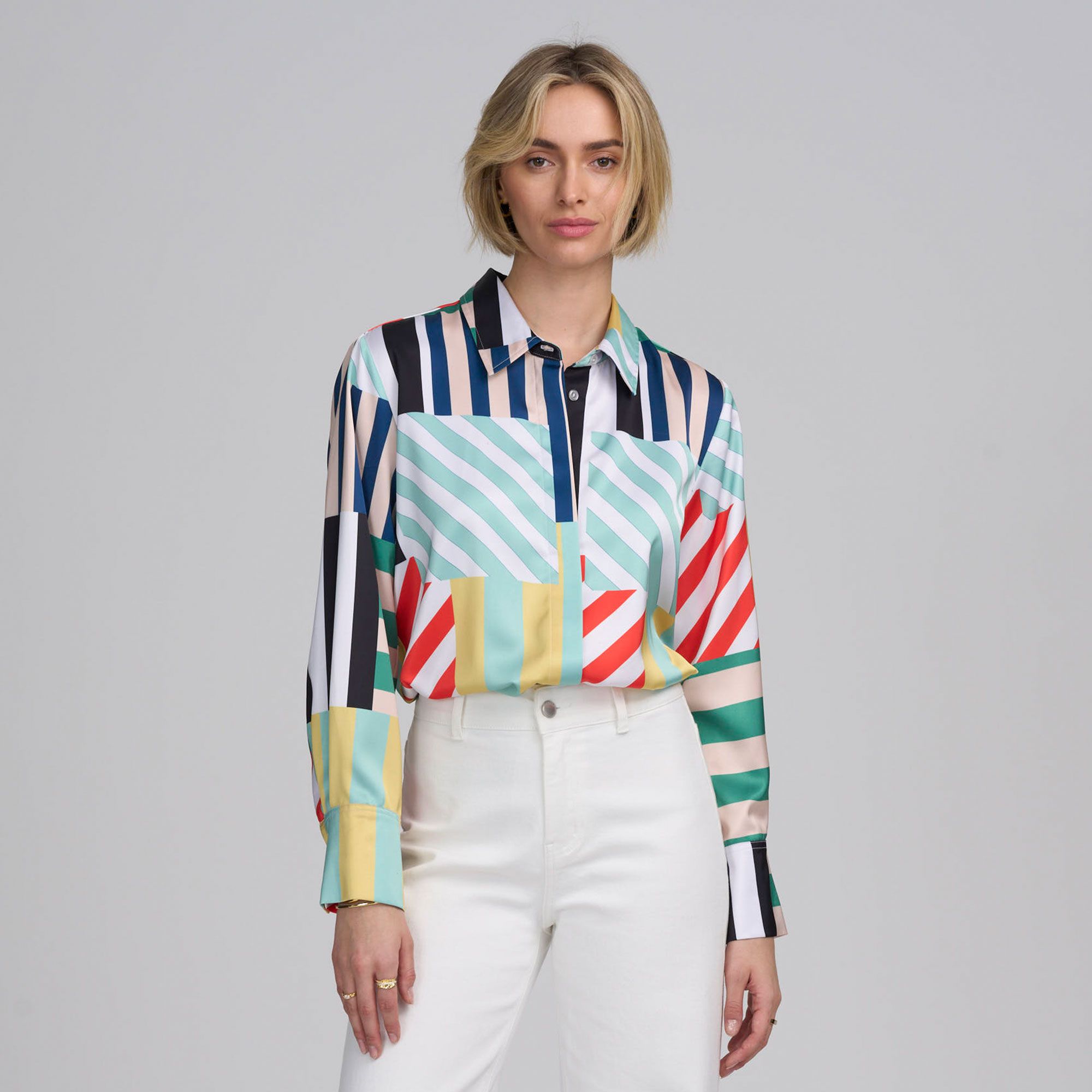 ELLE
Camicia in twill
a maniche lunghe
con chiusura bottoni