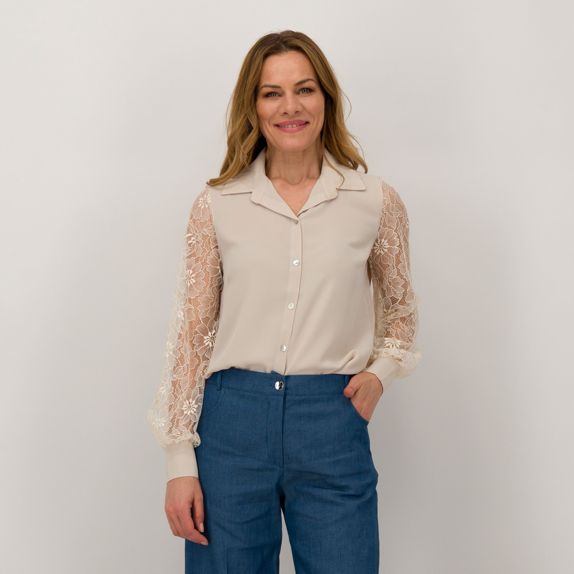 Officina della Moda
Camicia con maniche 
in pizzo