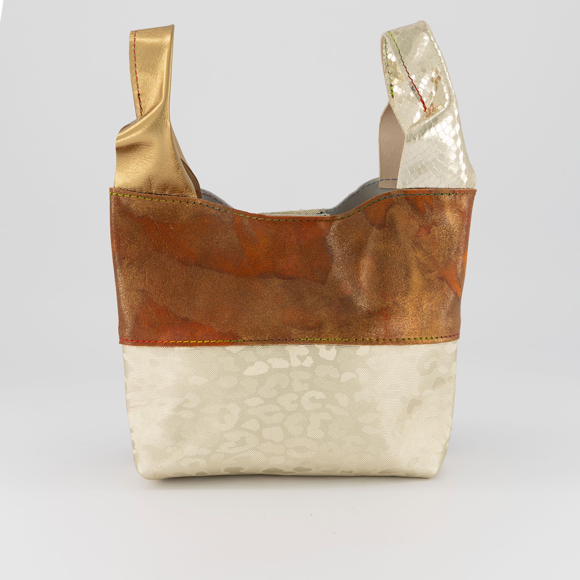Ebarrito
Borsa shopper
Whisper in pelle
patchwork