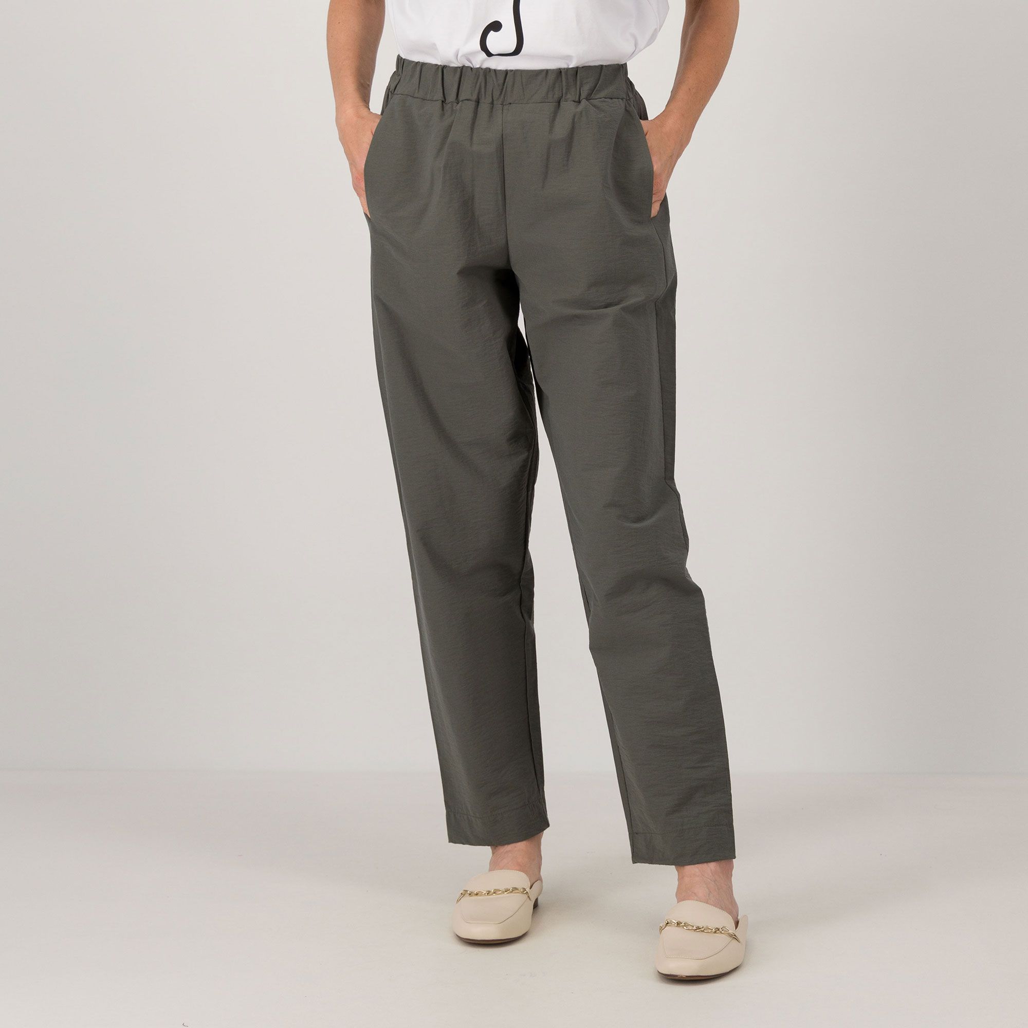 Lucrezia Sciortino
Pantaloni
con elastico dietro
in misto cotone