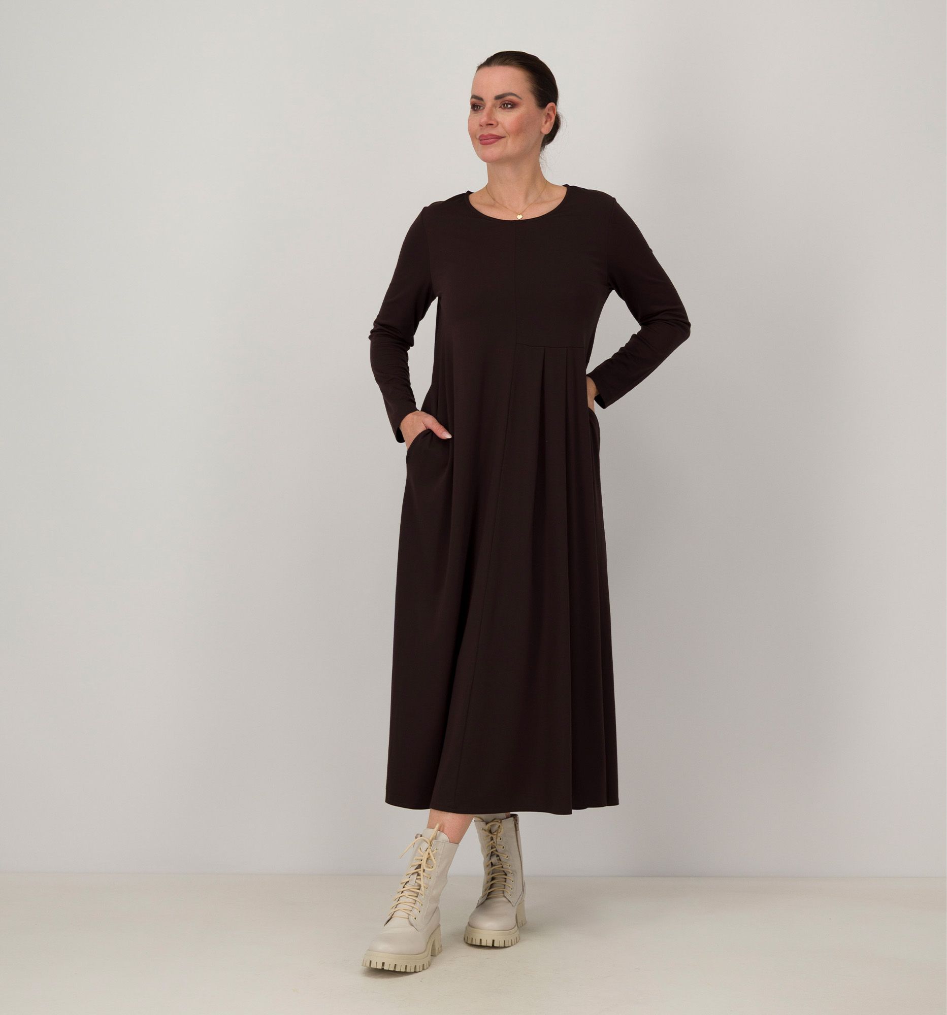 Lucrezia Sciortino
Abito lungo a
maniche lunghe