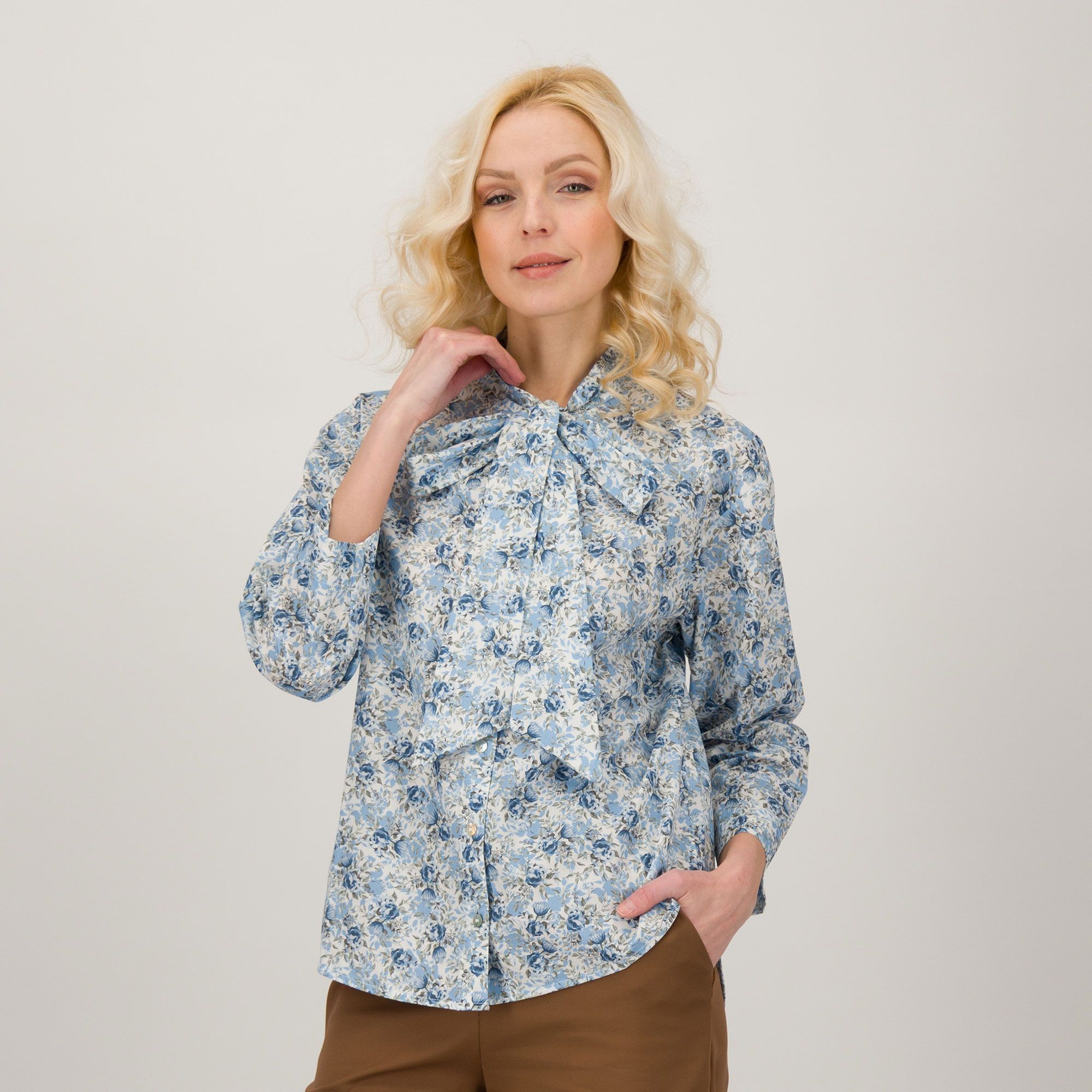 Angelamelemilano
Camicia in cotone
con stampa a fiori