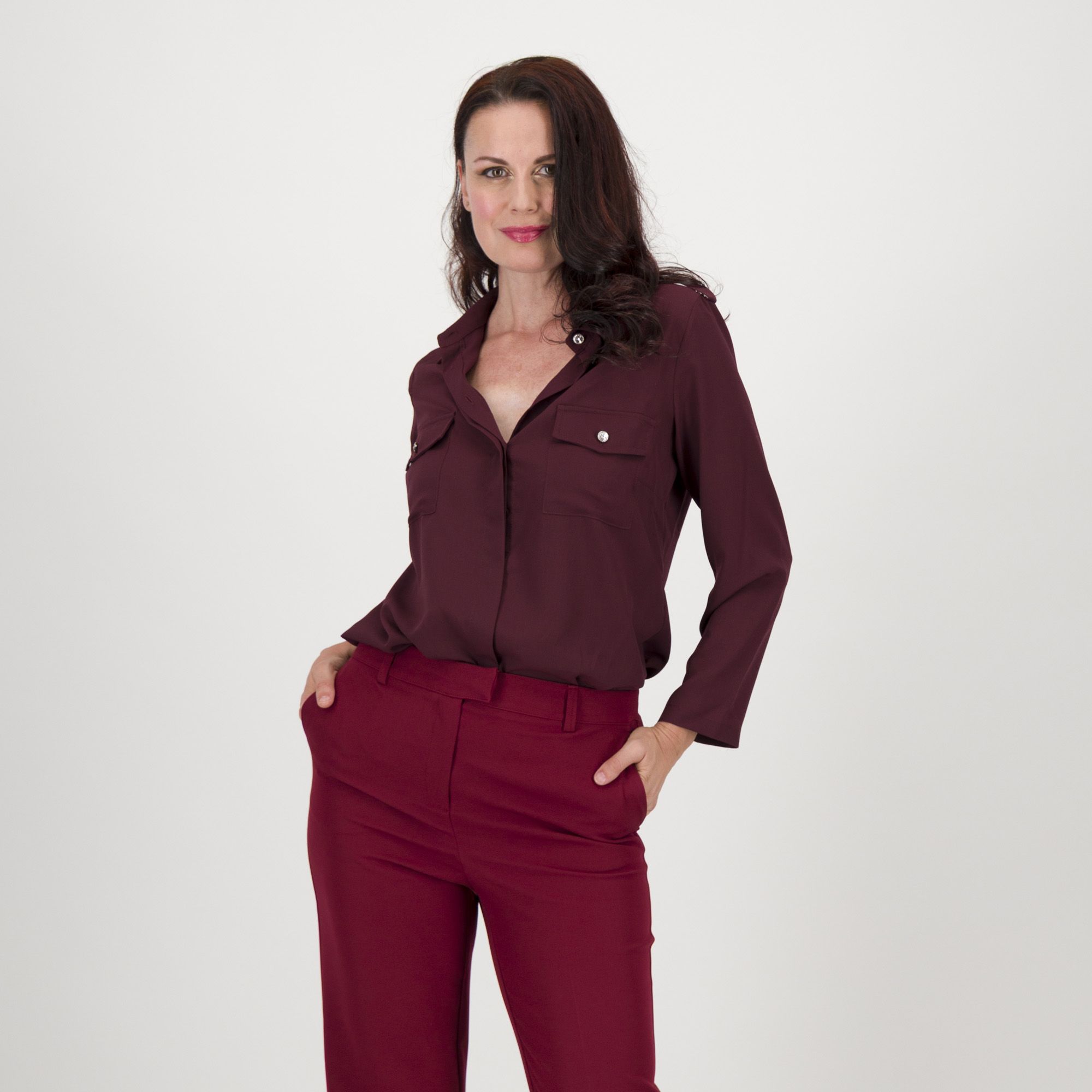 Caterina Lancini
Camicia in crepe
di chine con bottoni
gioiello