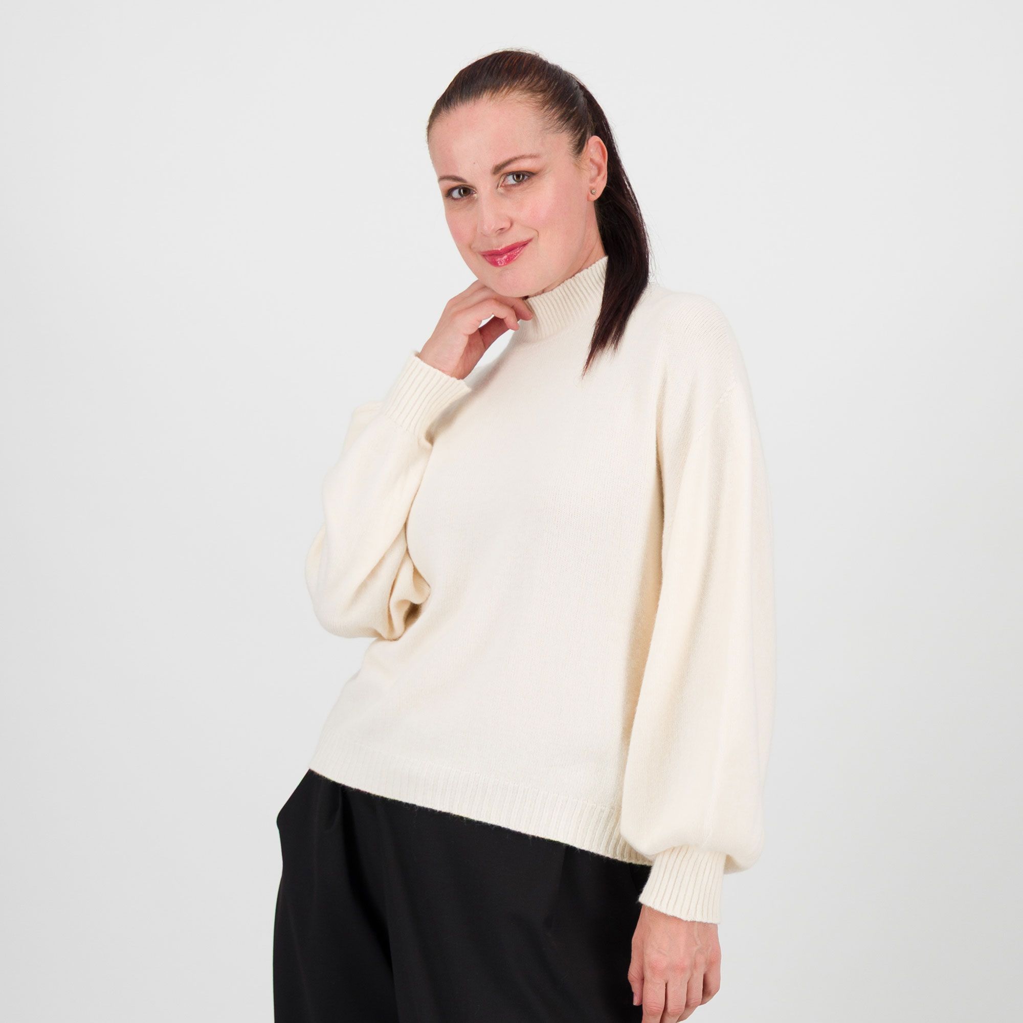 Rebeka Ross
Maglia lupetto 
in misto viscosa
con maniche a sbuffo