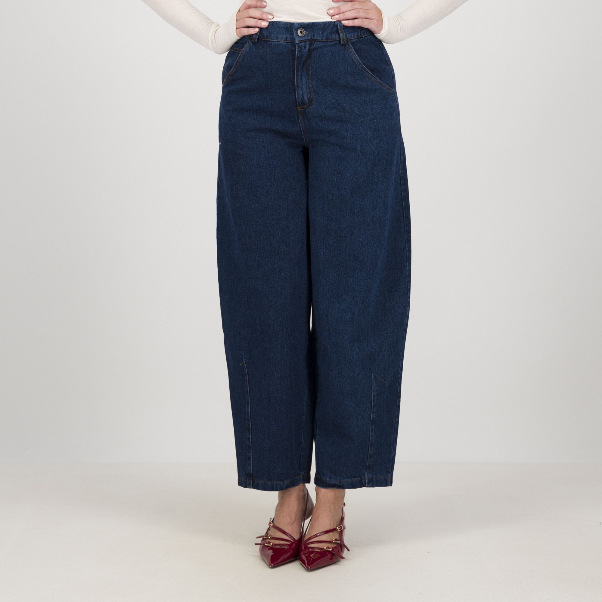 Lucrezia Sciortino
Jeans balloon
con vita elasticata
sul retro