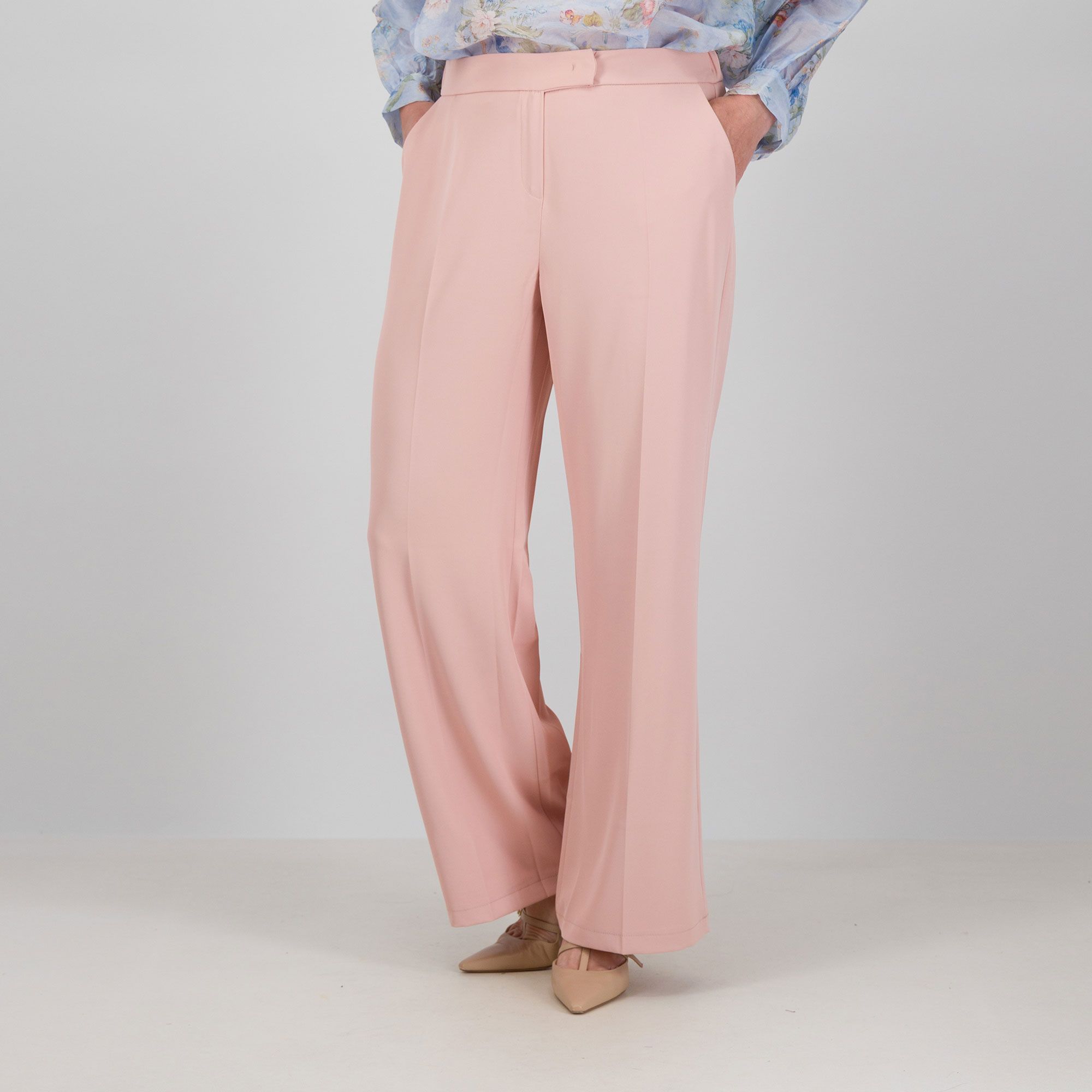 Mood Atelier
Pantaloni in cady
a gamba dritta con
elastico