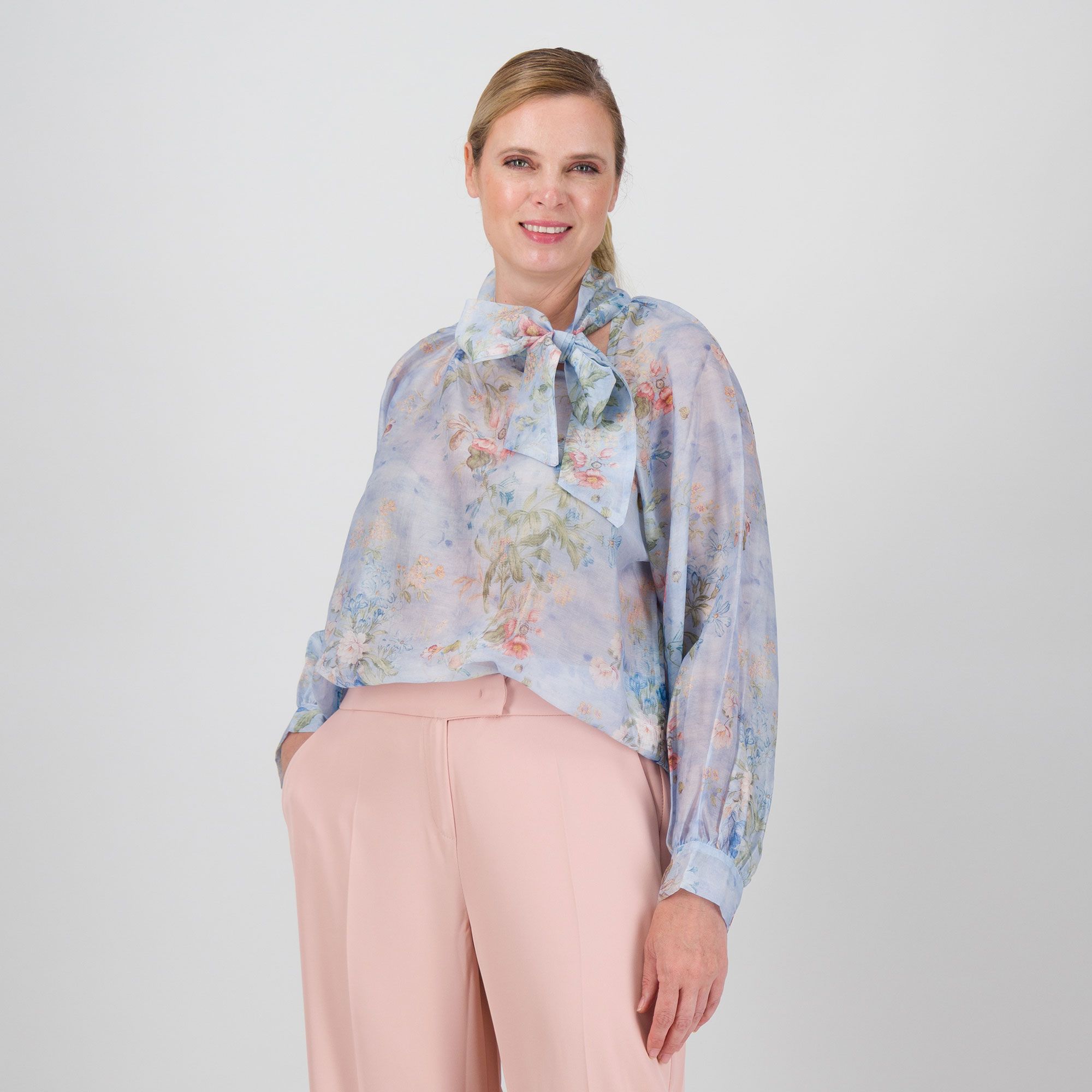 Mood Atelier
Blusa fantasia fiori
in misto lyocell
a maniche lunghe