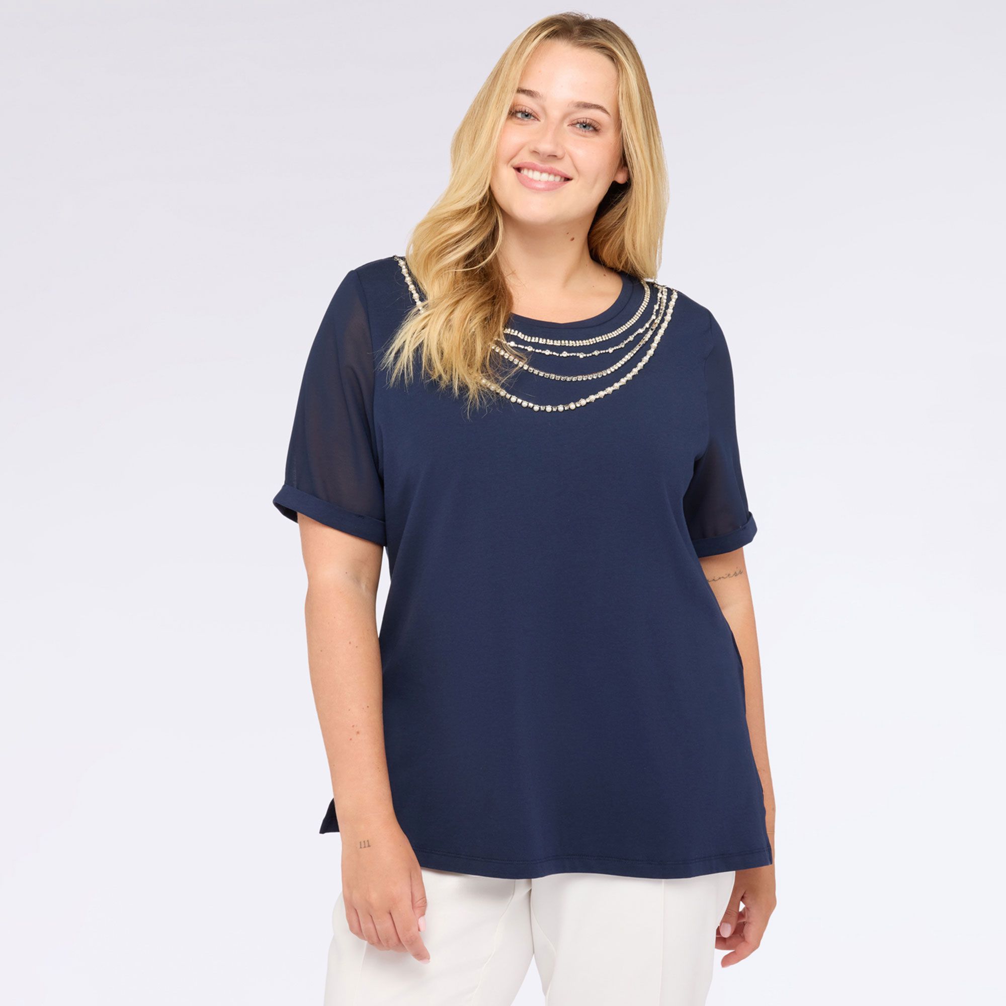 Fiorella Rubino
T-shirt con
decorazione
gioiello