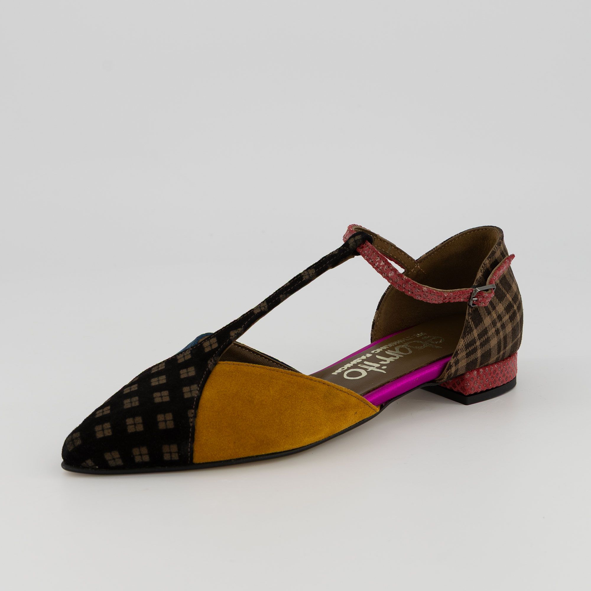Ebarrito
Décolleté a T in
pelle patchwork
tacco 1,5 cm