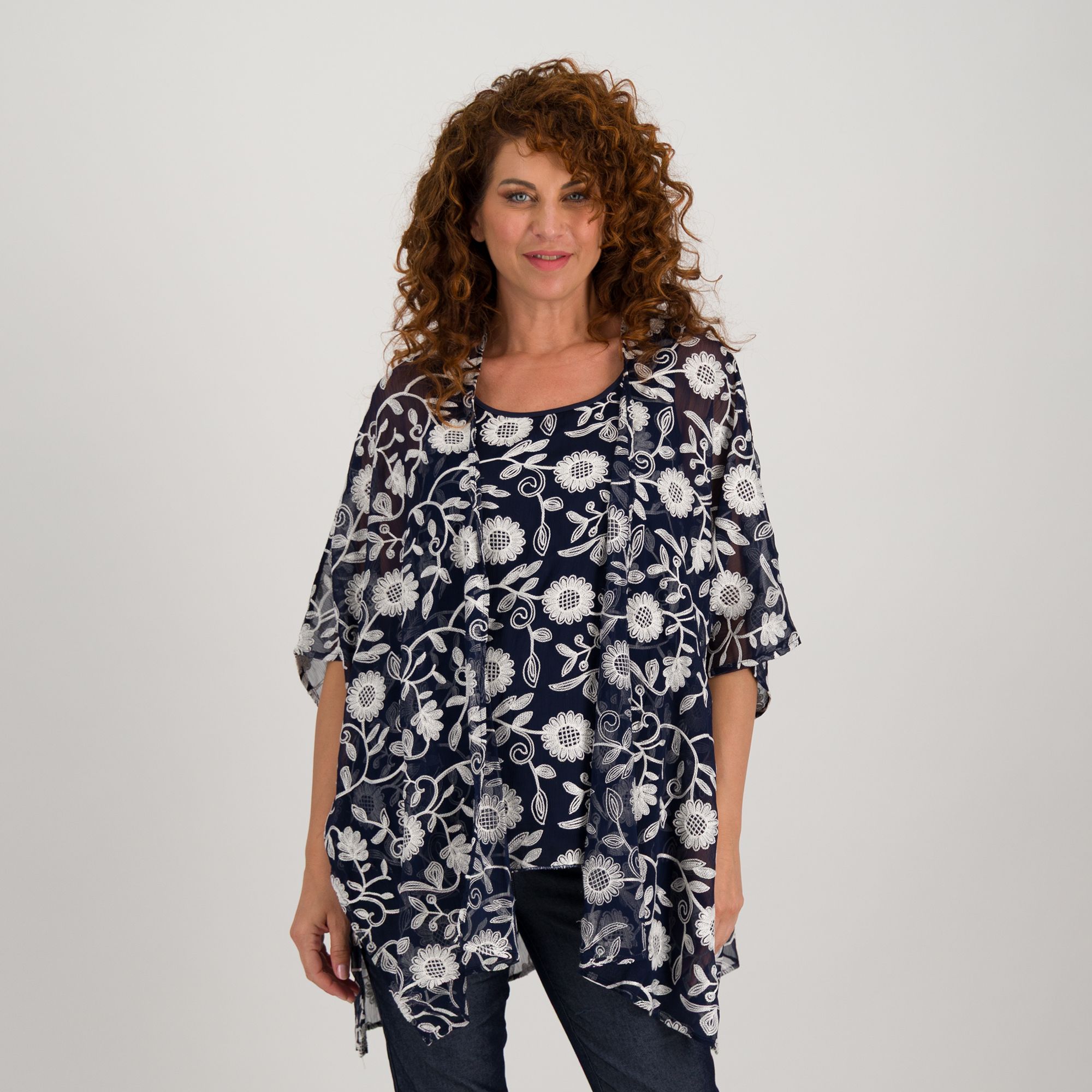 Nina Leonard
Cardigan a kimono
in tessuto voile