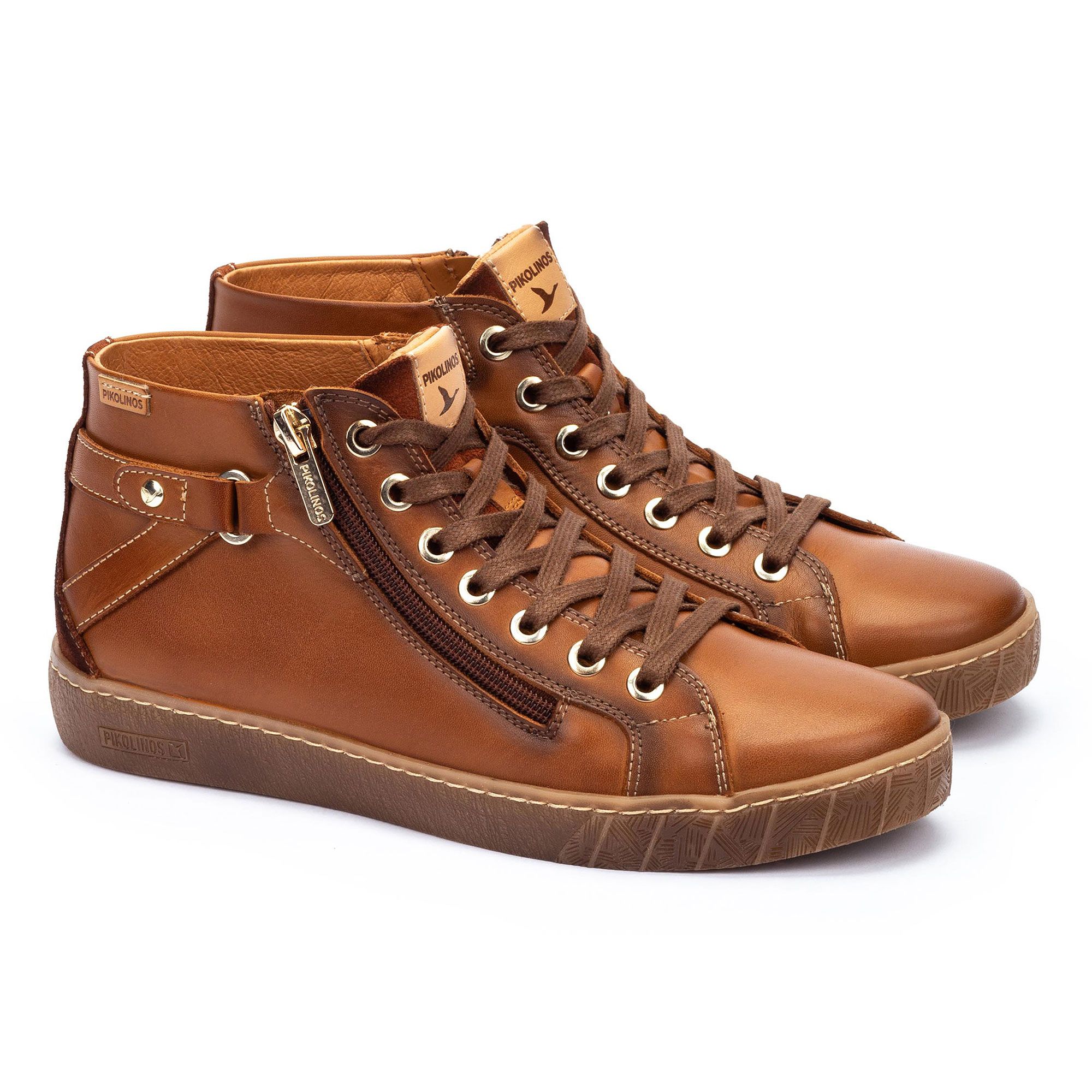 Pikolinos
Sneaker in pelle
con cuciture in
rilievo e suola 2,5cm