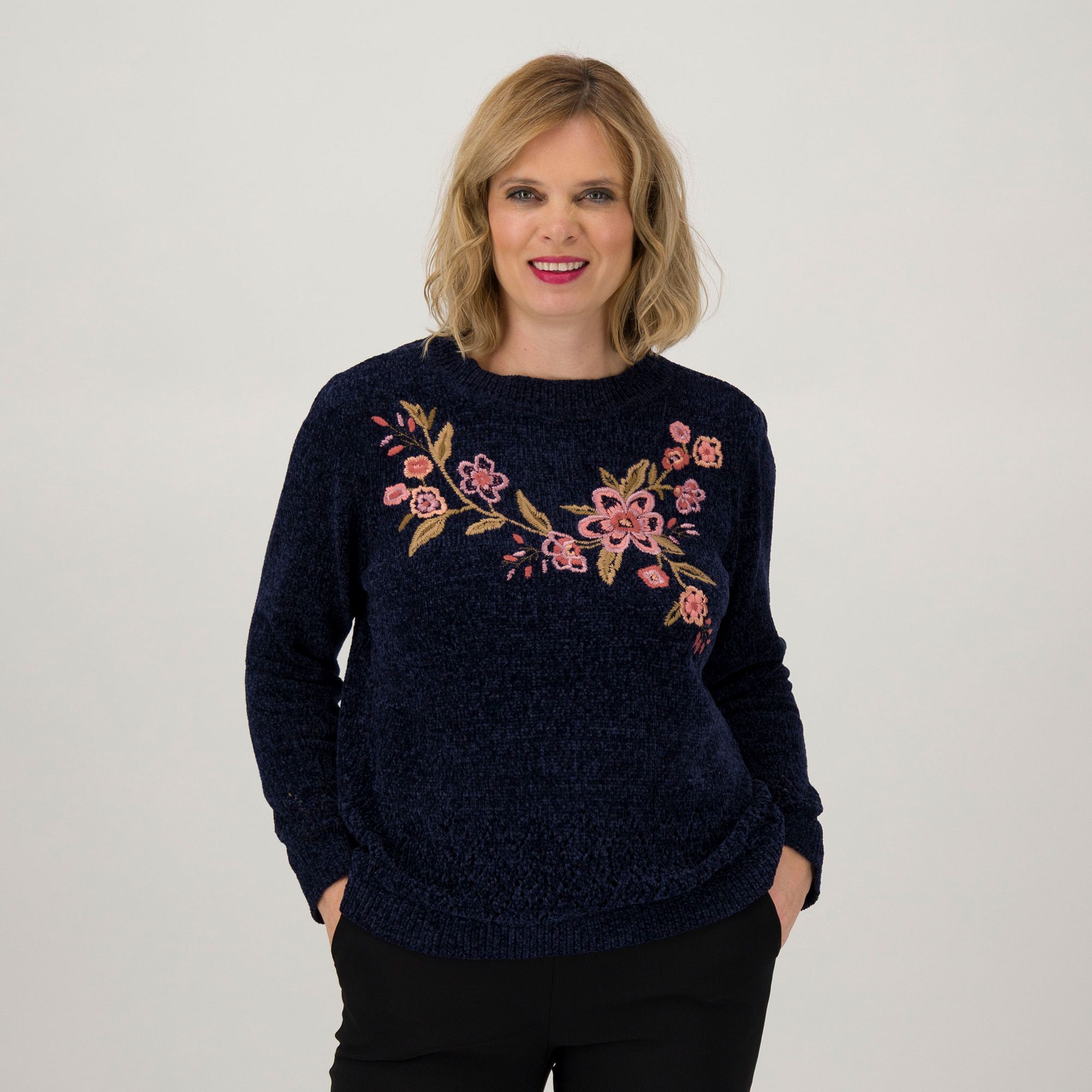 Nina Leonard
Maglia in ciniglia
con maniche lunghe