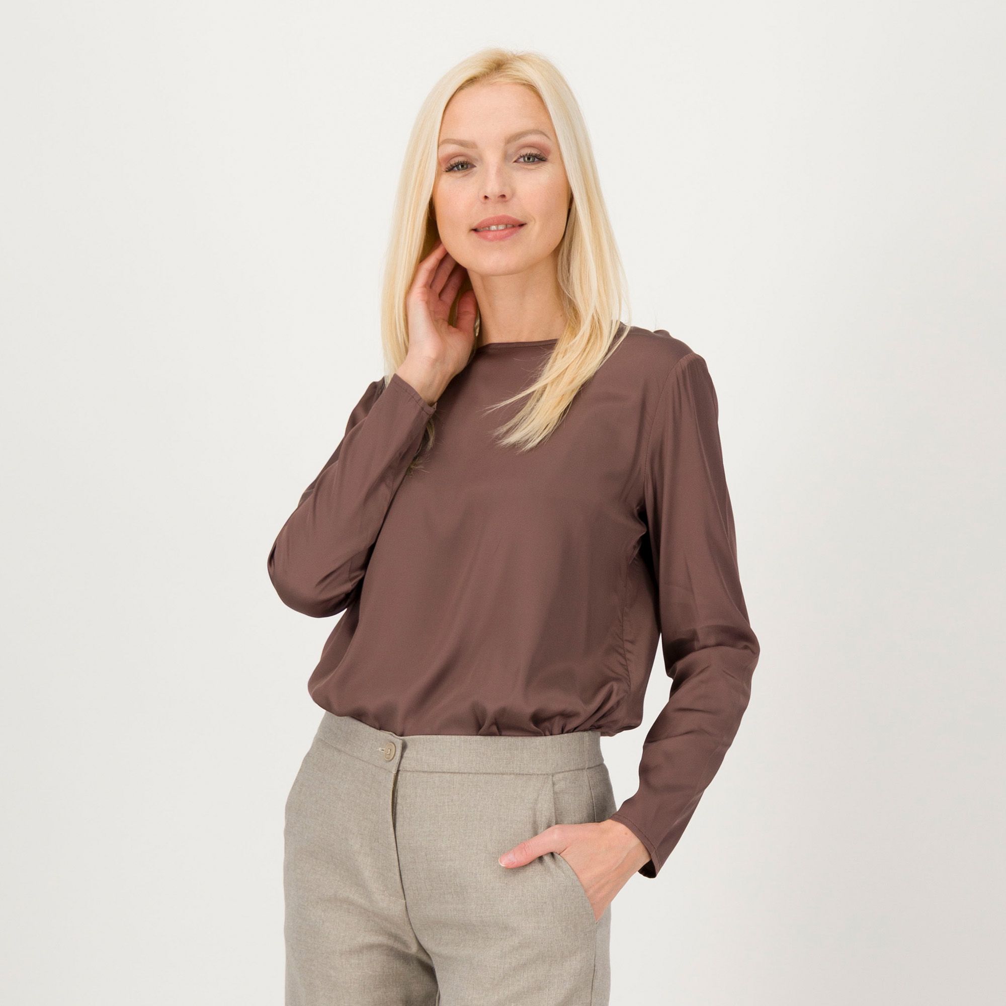 Extesa
Blusa in raso
a manica lunga