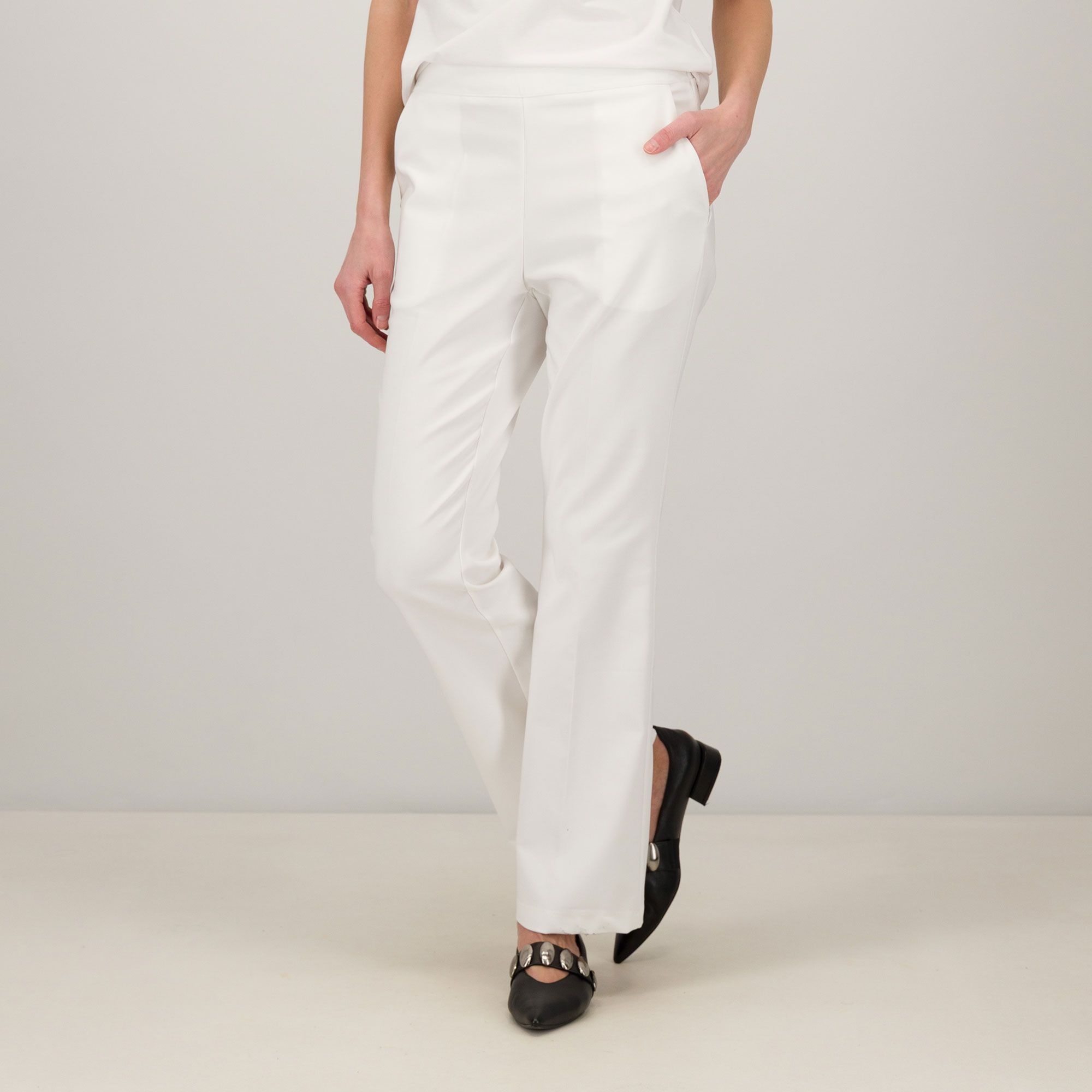 Angela Mele Milano
Pantaloni a zampa in cotone 
tecnico