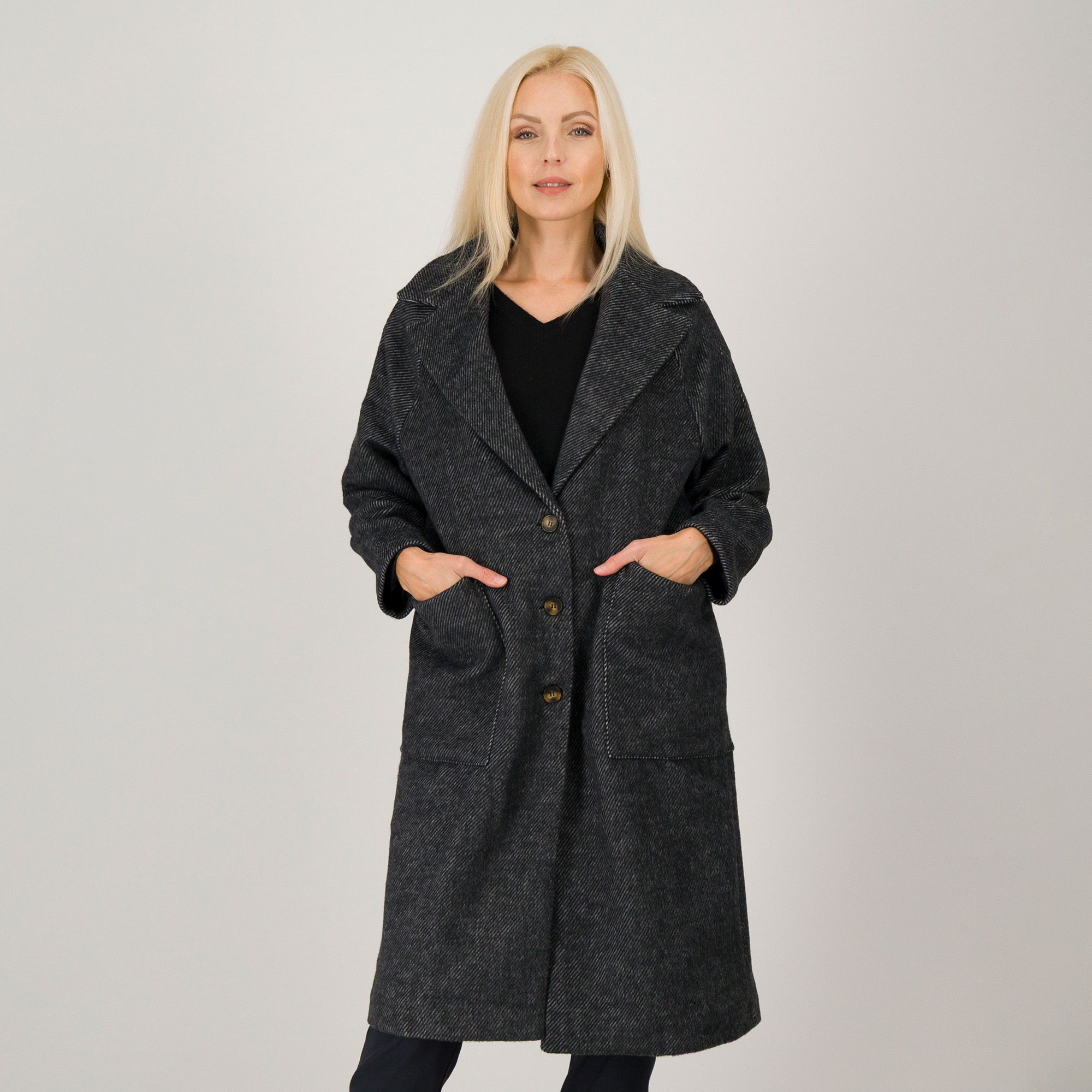 Lucrezia Sciortino
Cappotto lungo
in panno
bicolore
