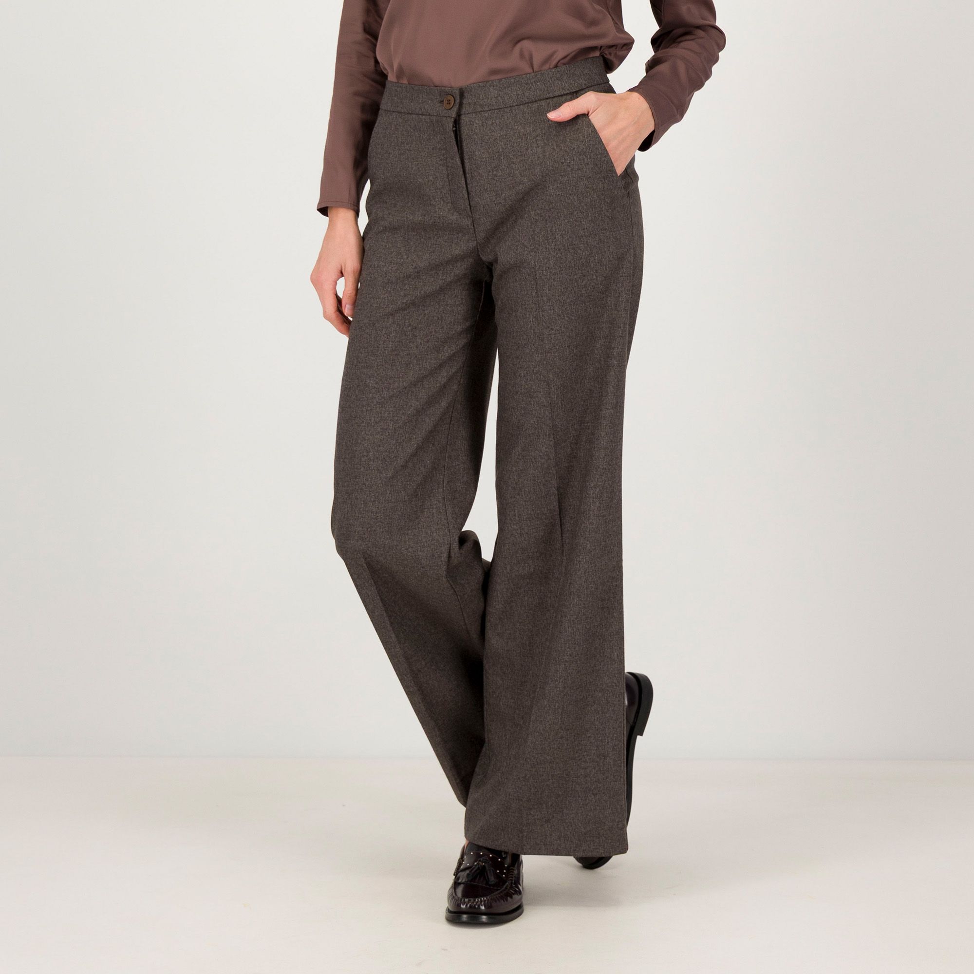 Extesa
Pantaloni ampi
con elastico dietro