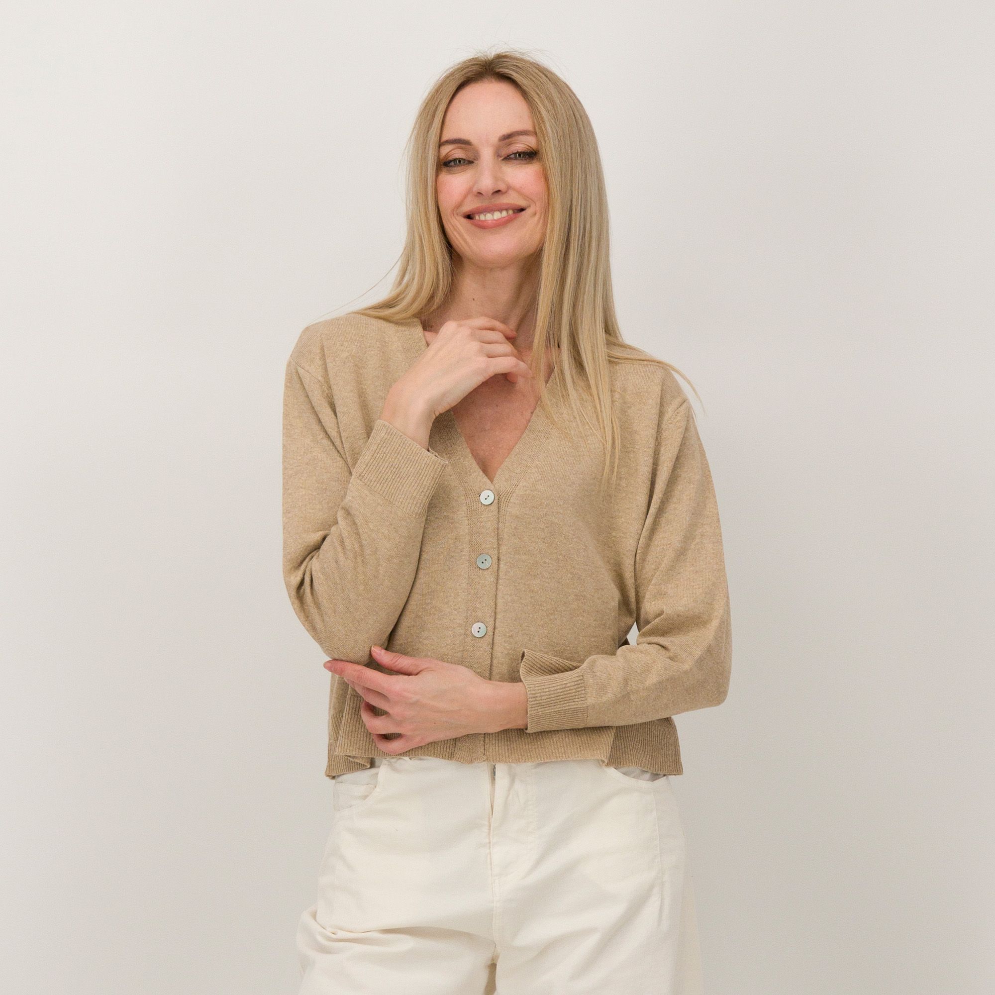 Enjoy
Cardigan in misto
cotone con bottoni
a maniche lunghe