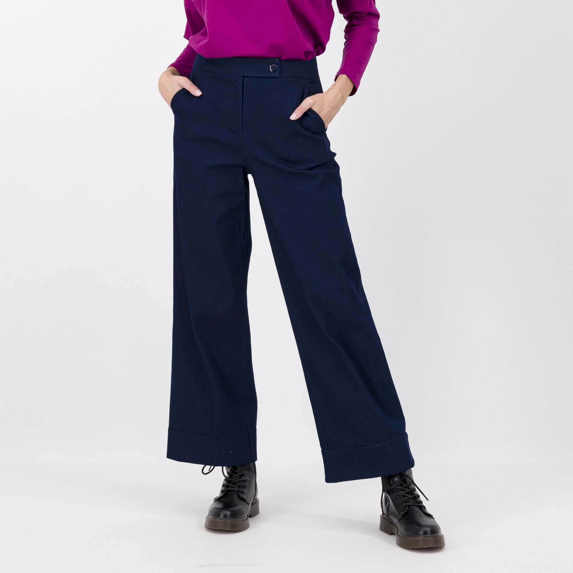 Olly Doo
Jeans a gamba larga
in tessuto stretch