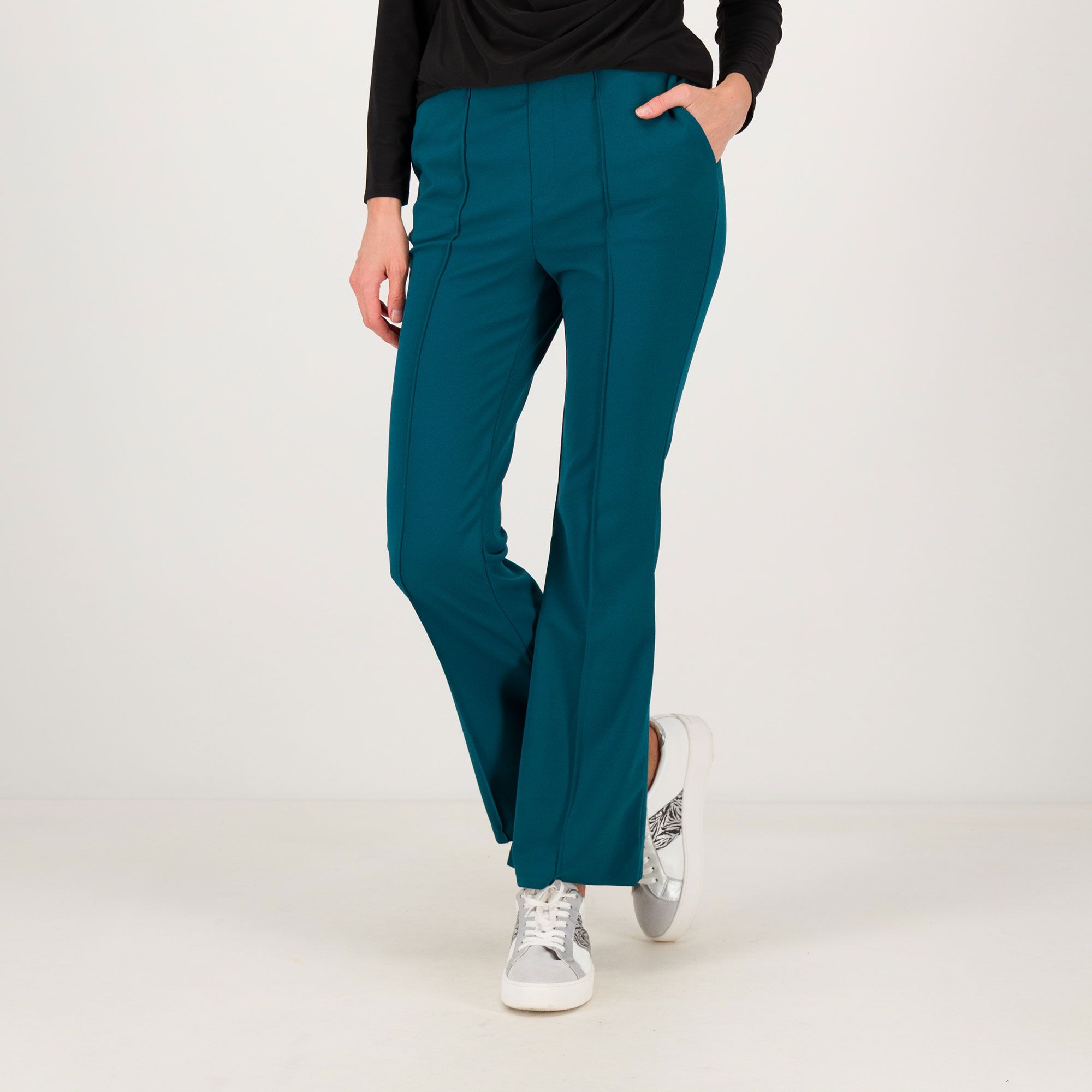 Nina Leonard
Pantaloni a zampa
con elastico
anche Petite