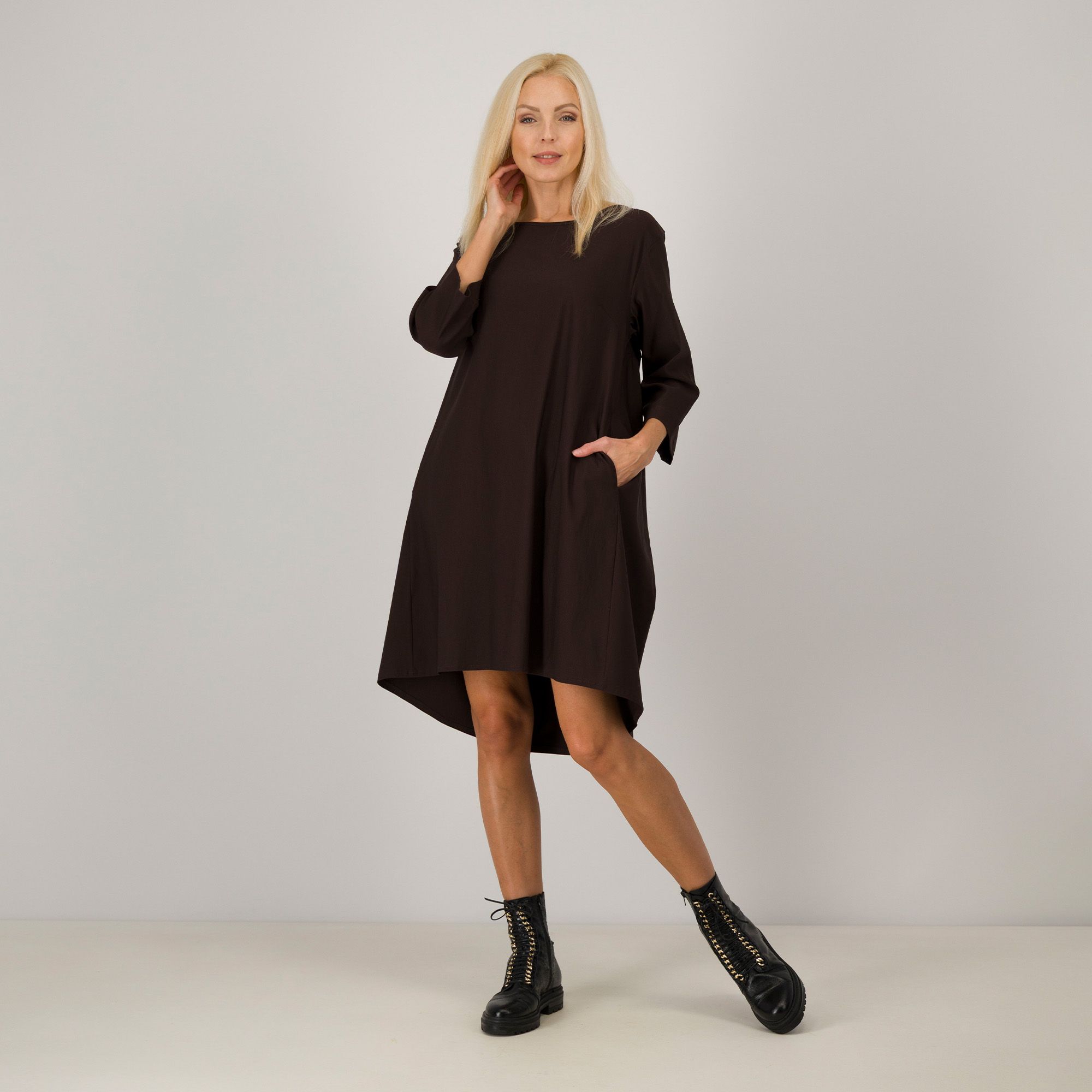 Lucrezia Sciortino
Abito midi
in tessuto
super-stretch
