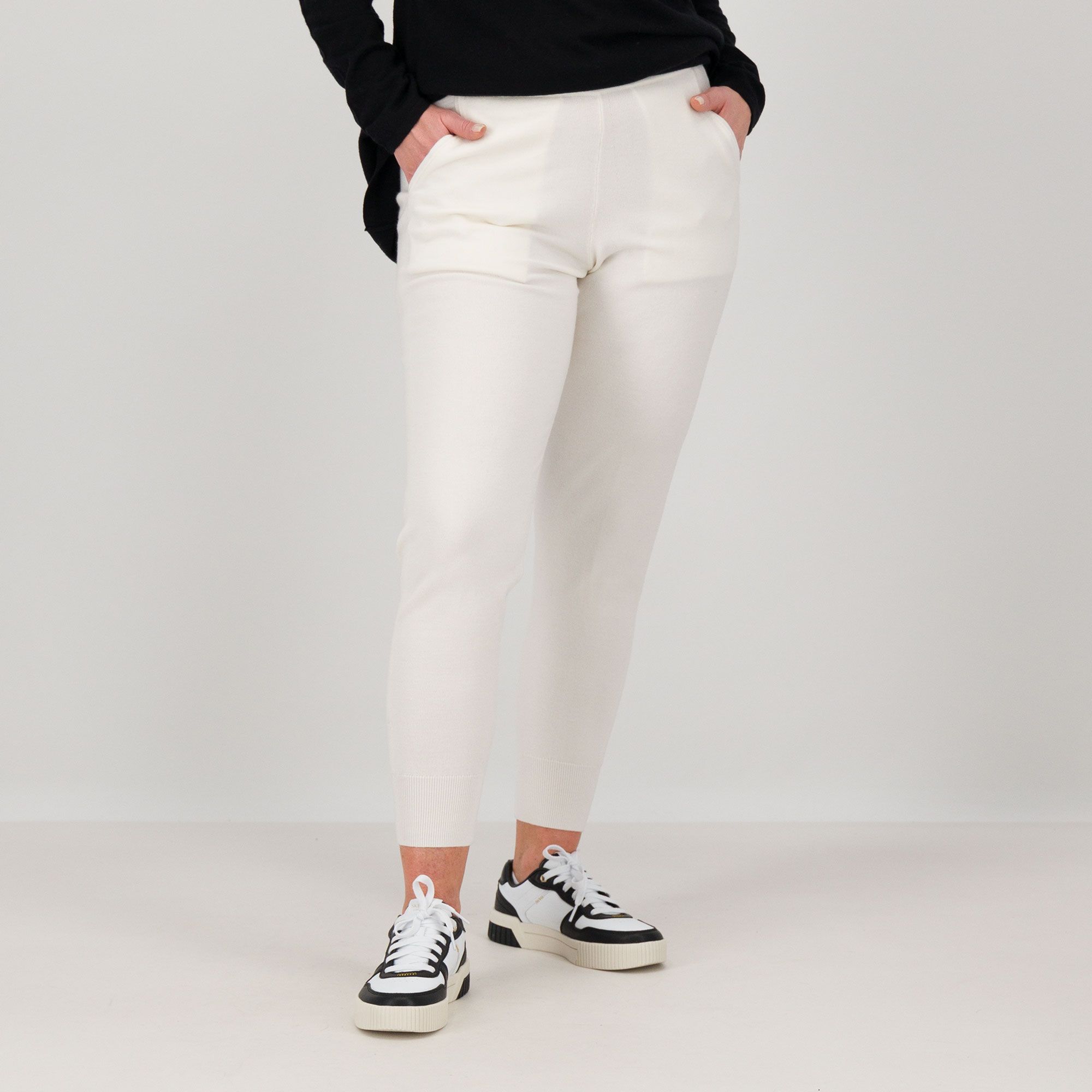 Image of Wynne Layers Pantaloni jogger con riga laterale ed elastico061