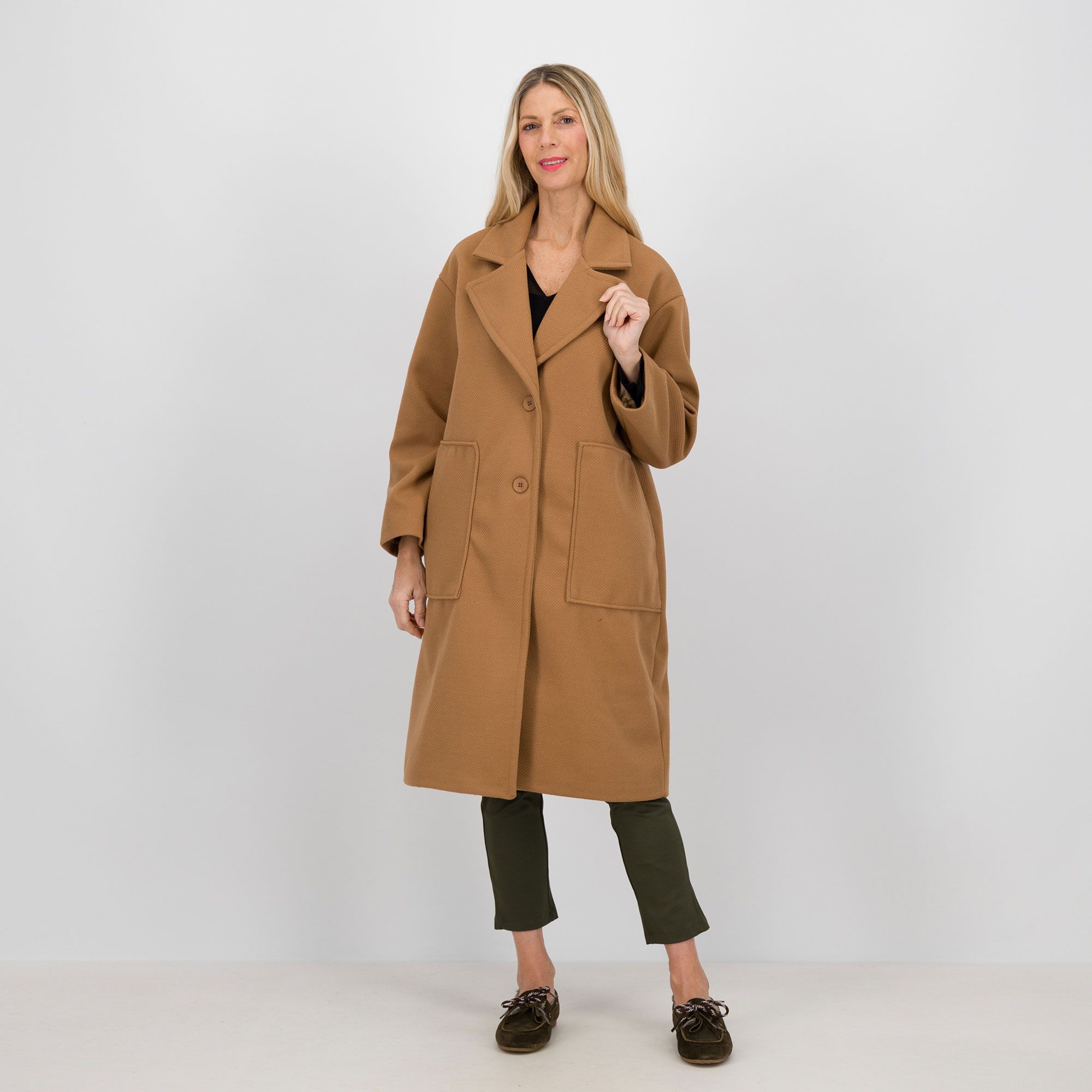Lucrezia Sciortino
Cappotto midi
in panno diagonale