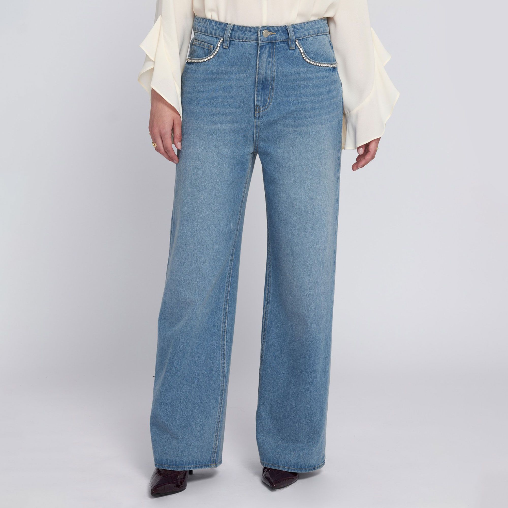 ELLE
Jeans
a gamba dritta
con strass