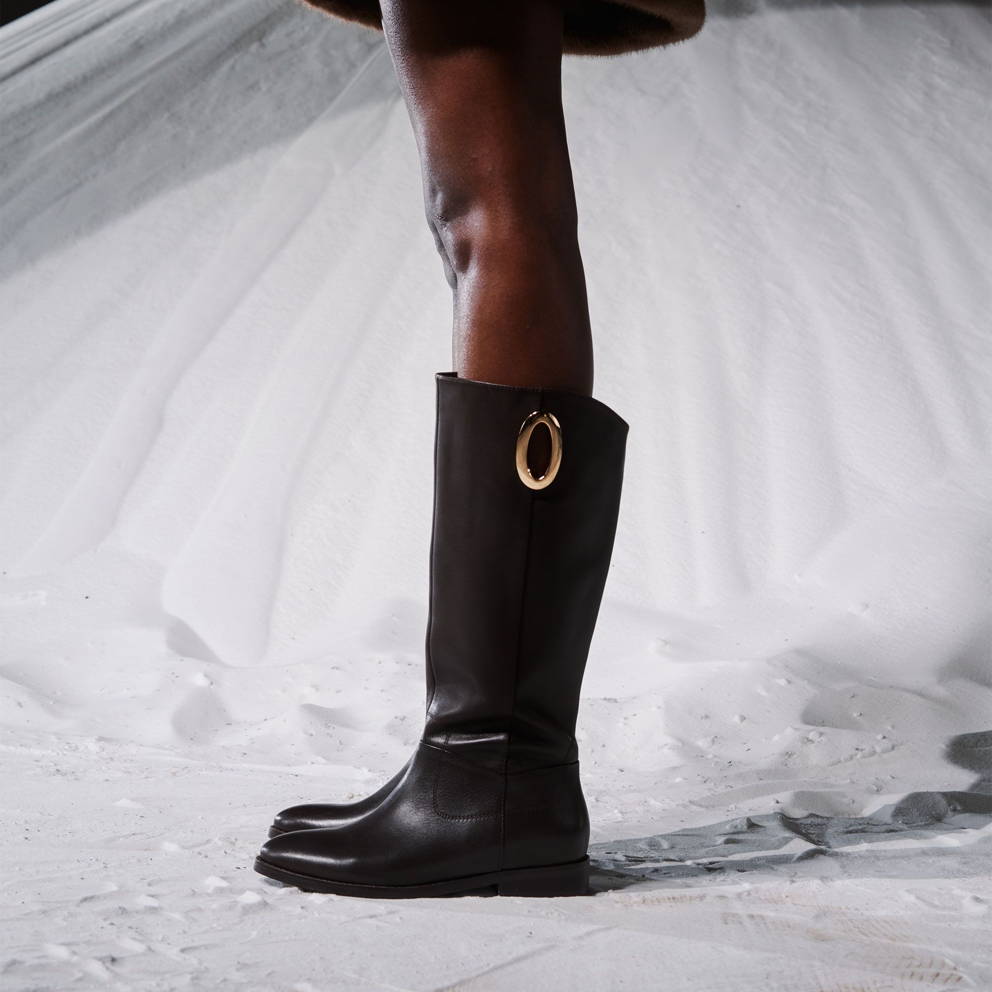 CafèNoir
Stivali in pelle
con occhiello
ovale e tacco 2,5 cm