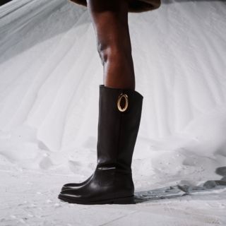 CafèNoir
Stivali in pelle
con occhiello
ovale e tacco 2,5 cm
