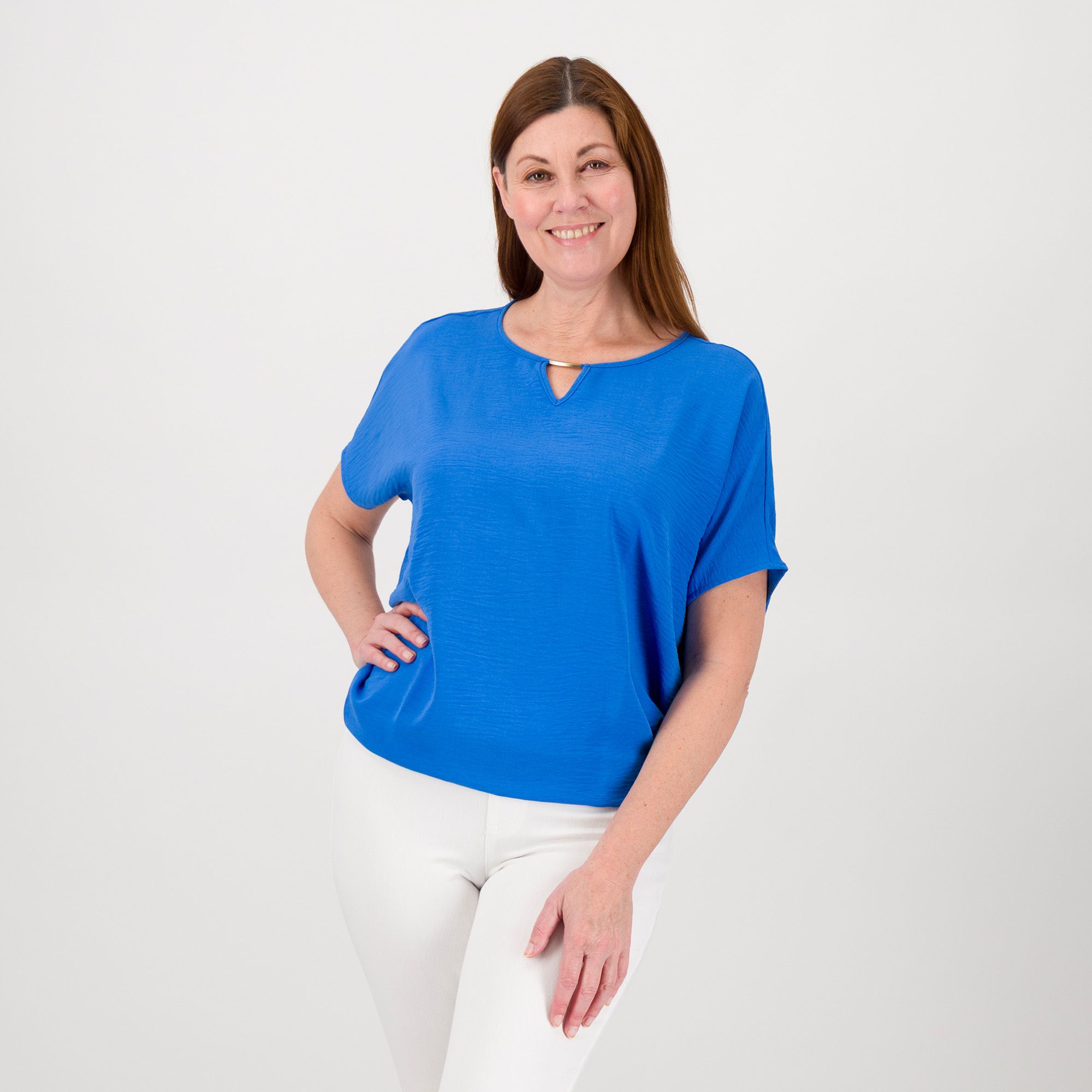 Nina Leonard
Blusa a maniche corte
dolman
con scollo tondo